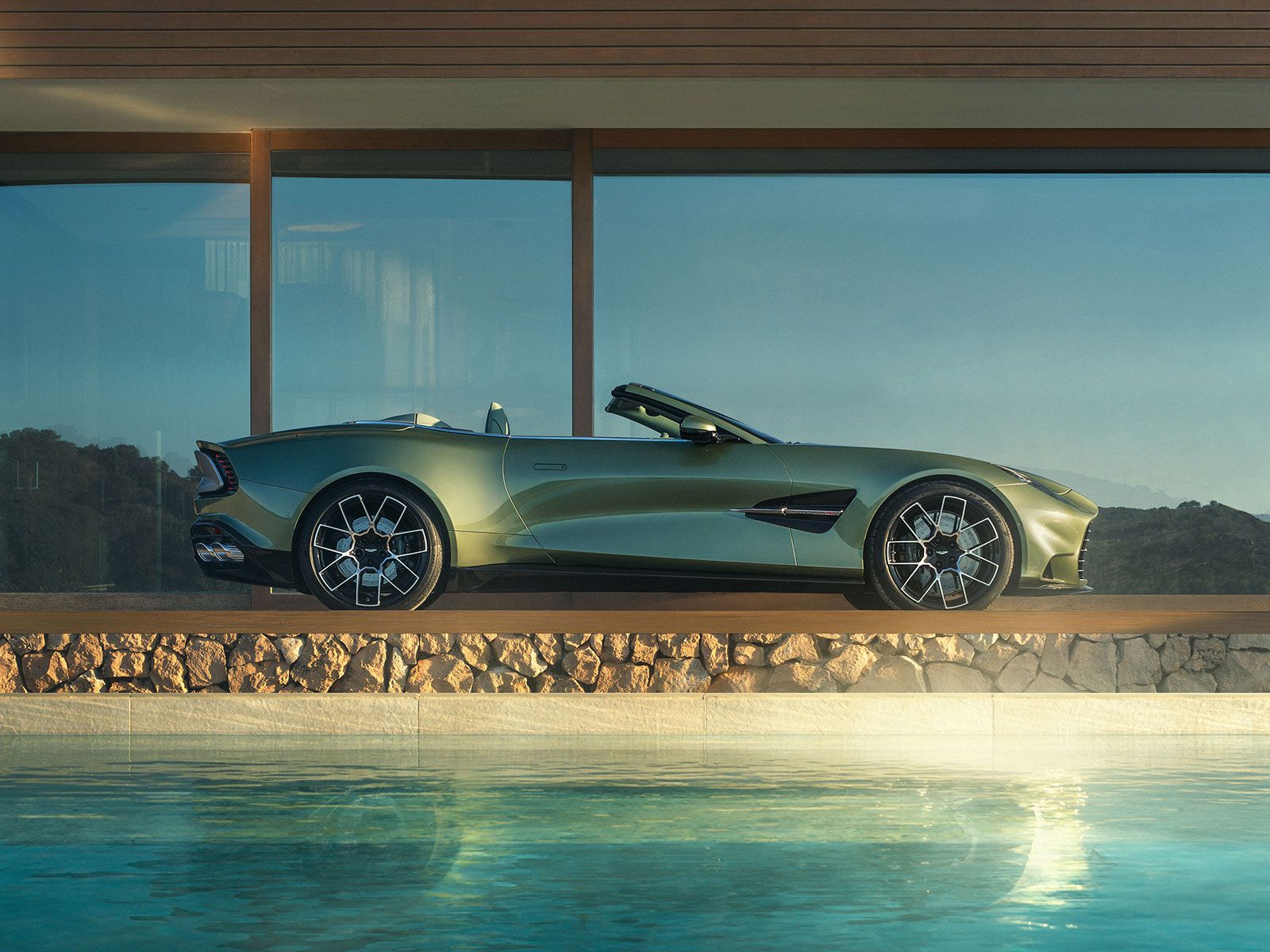 835 PS sorgen für brachiale Power.