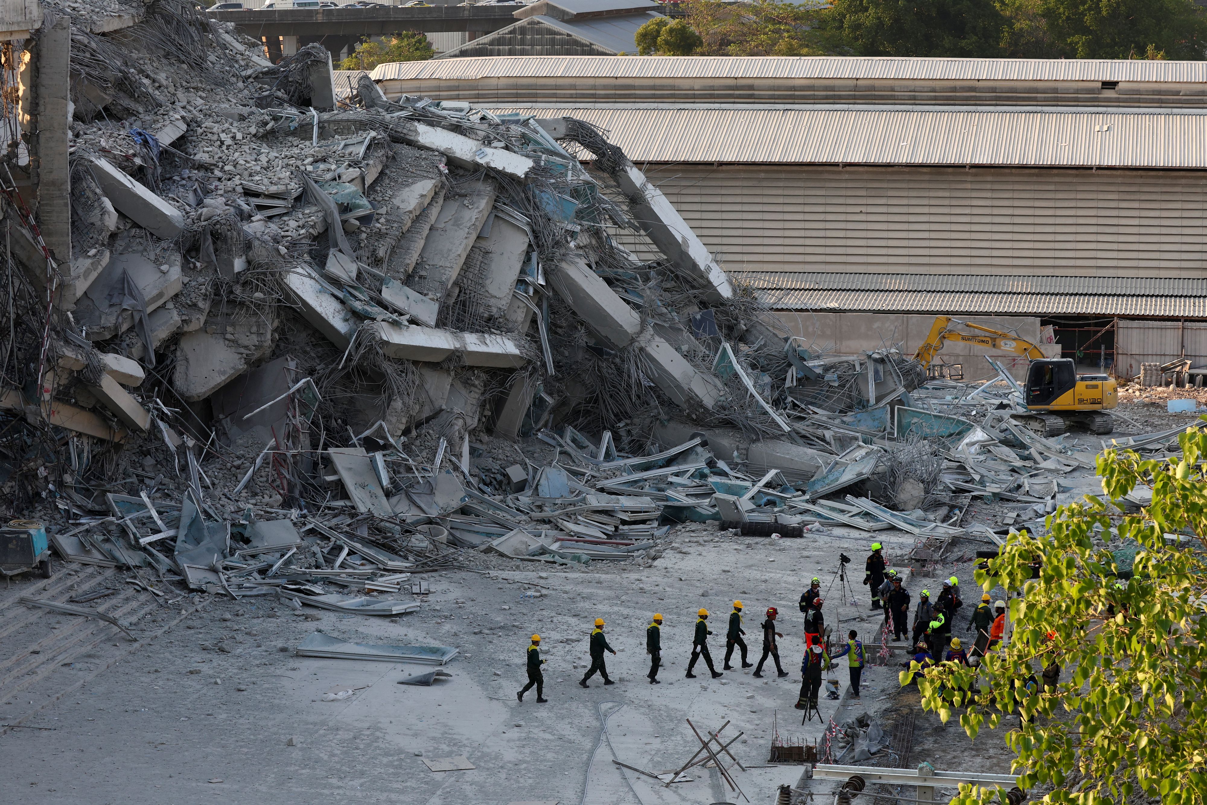 Nach dem Einsturz eines Hochhauses in Bangkok werden weiterhin 90 Menschen vermisst. 