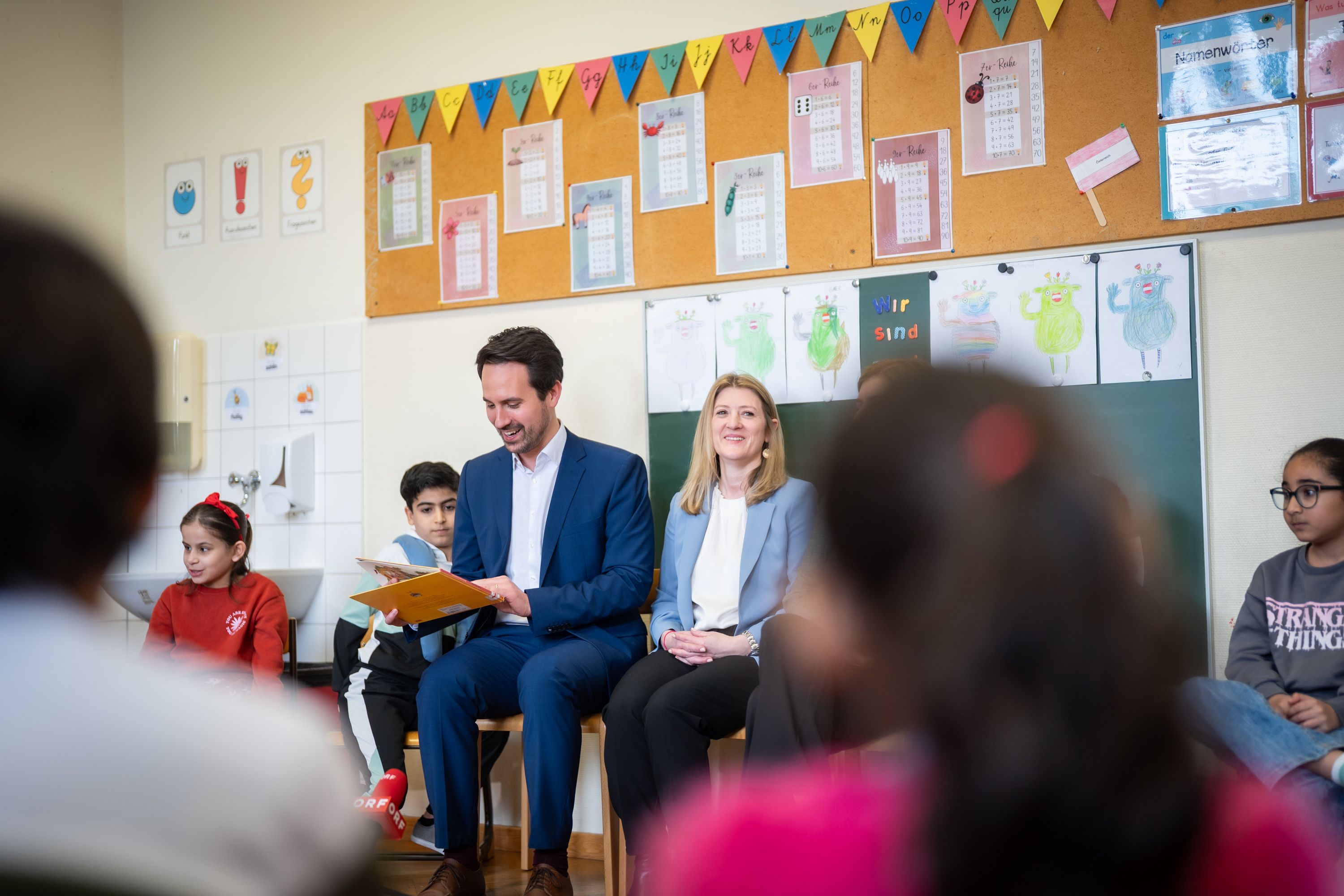 Bildungsminister Christoph Wiederkehr mit seiner Nachfolgerin als Bildungsstadträtin Bettina Emmerling.