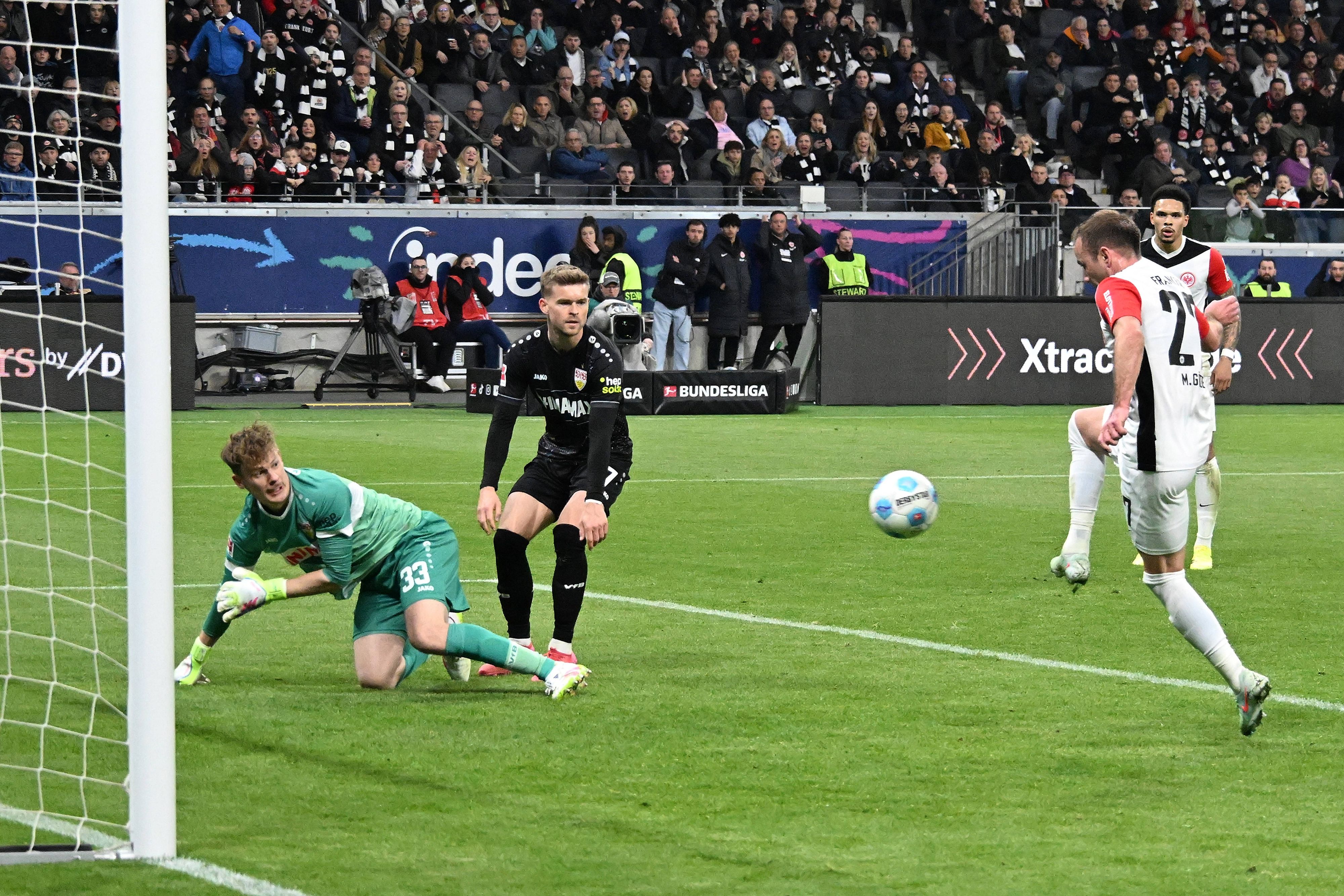 Mario Götze trifft für die Eintracht. 