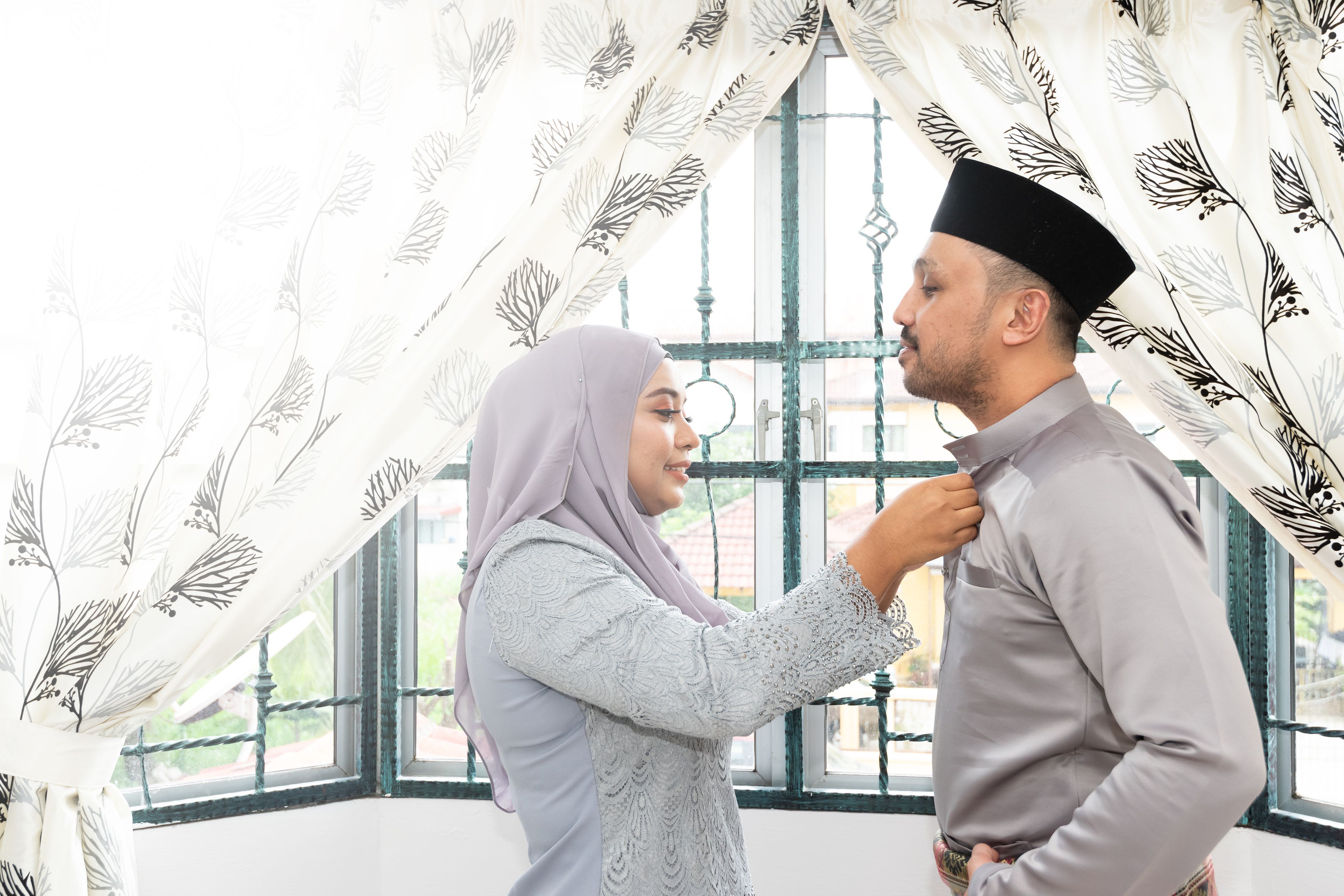 Ein vertrauter Moment zwischen Ehepartnern: In vielen Kulturen sind Ehen zwischen Cousin und Cousine traditionell verankert – doch in Österreich sollen sie künftig verboten werden.