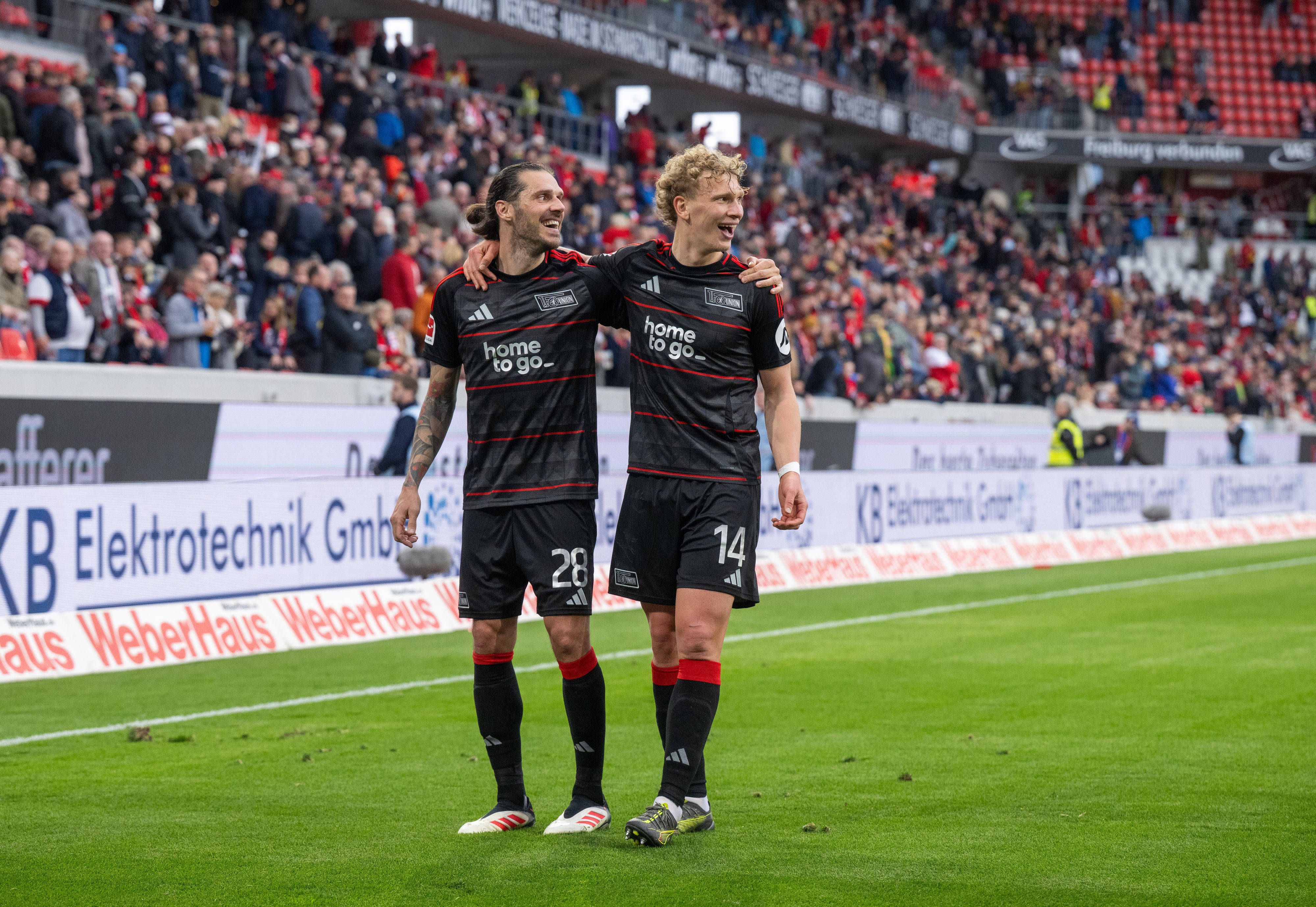 Leopold Querfeld und Christopher Trimmel beim Jubeln.