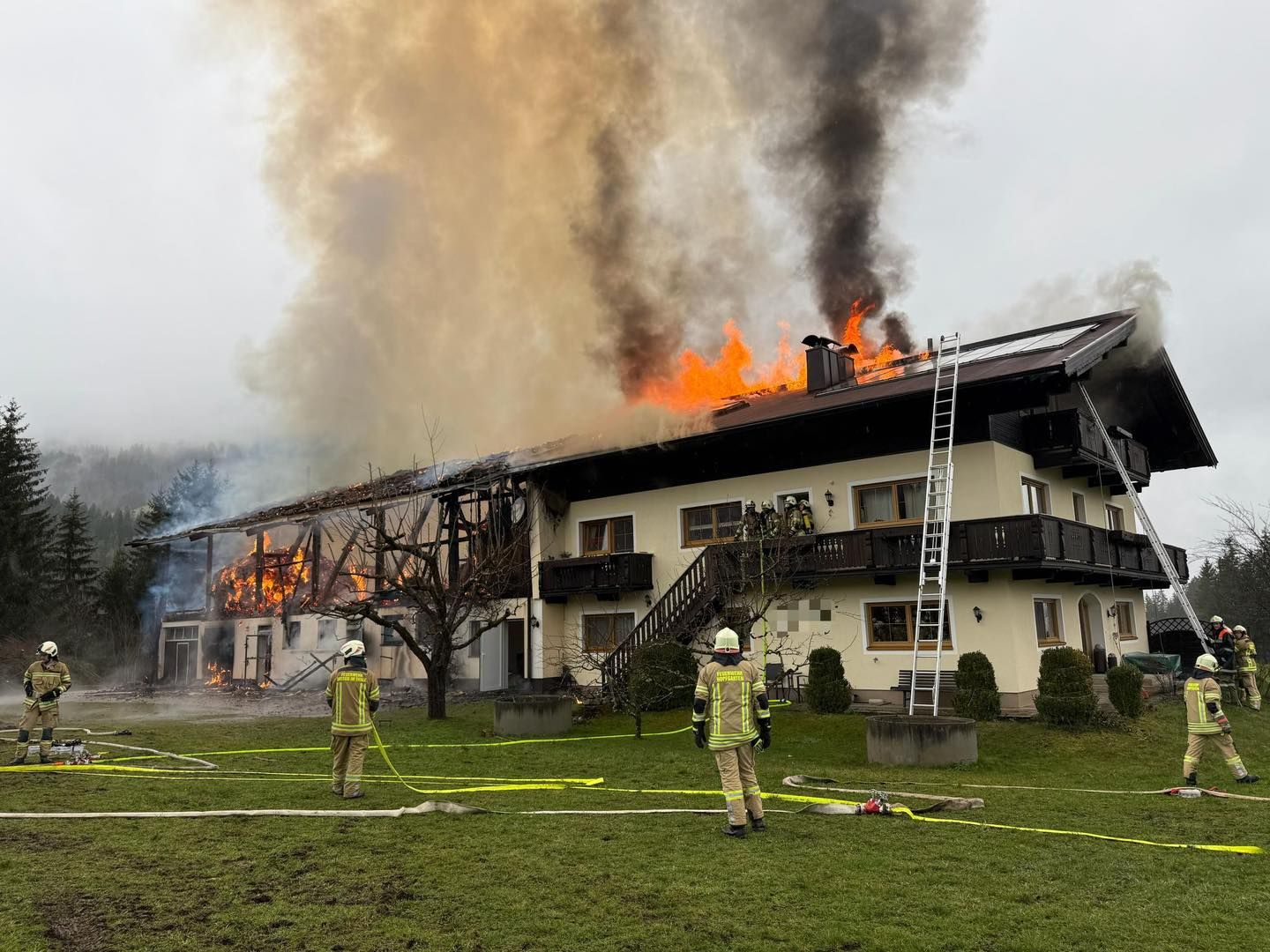 In Tirol kam es zu einem Brand eines Bauernhofes.