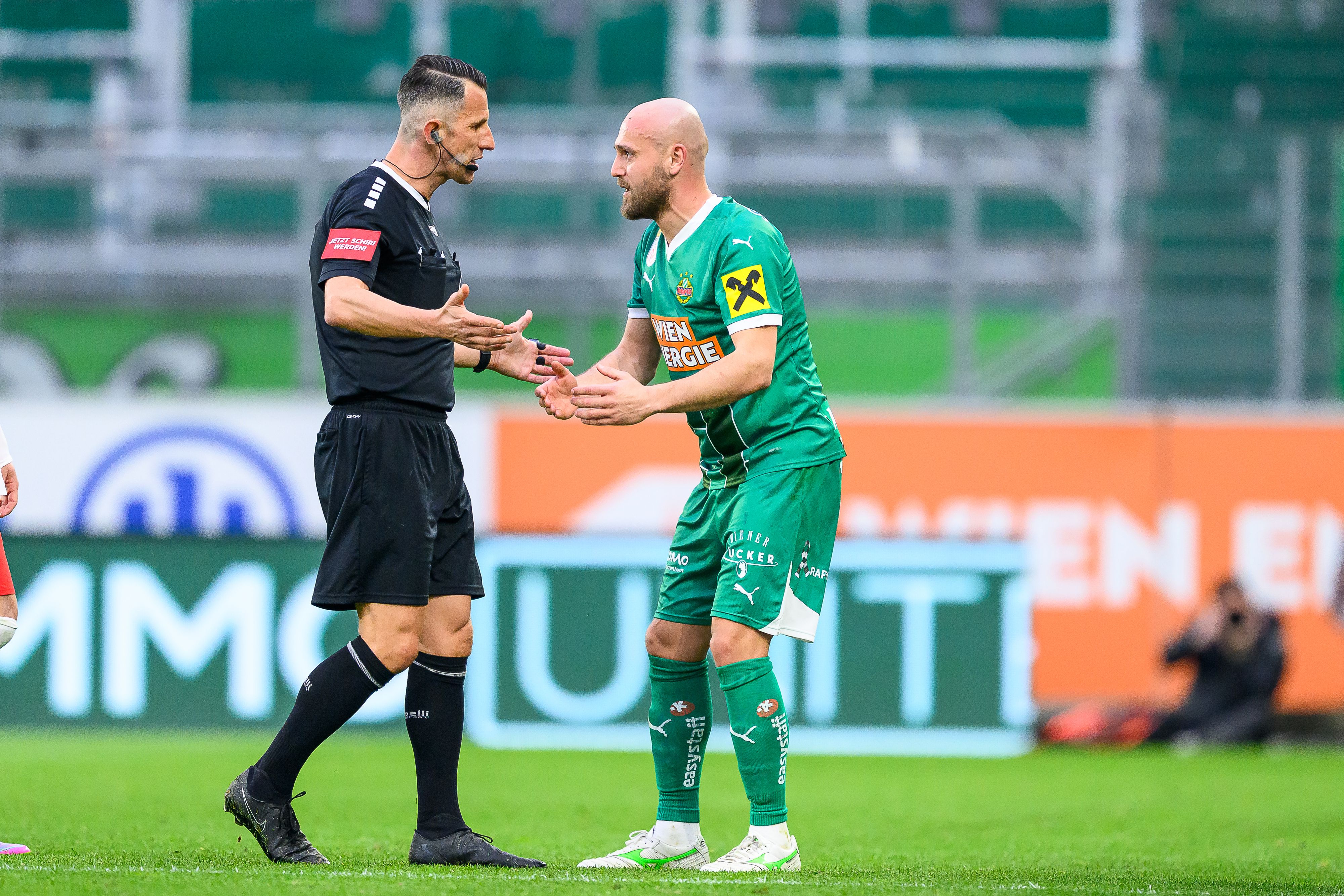 Lukas Grgic (r.) verstand nach dem Ausschluss die Fußball-Welt nicht mehr.