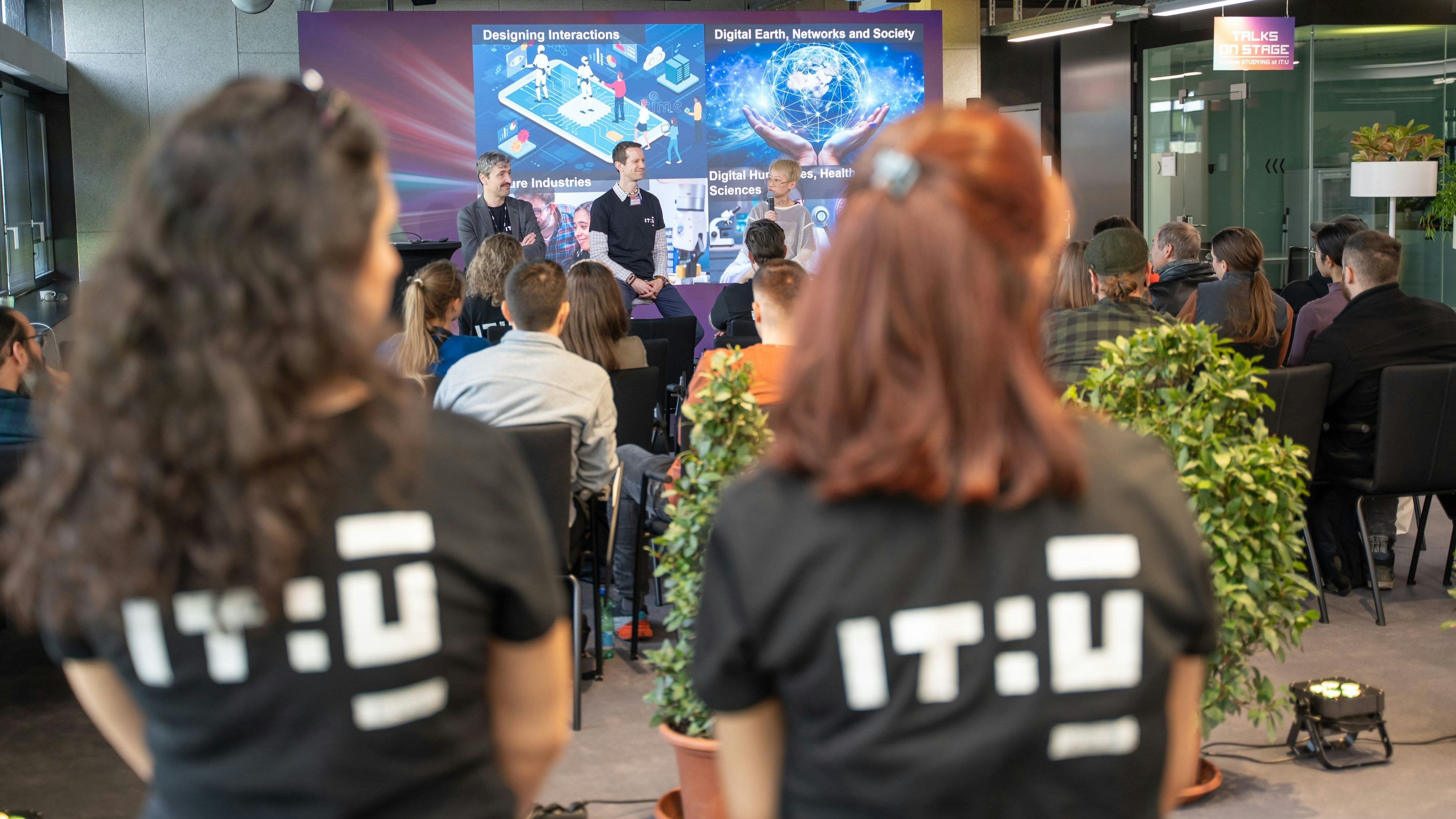 Knapp 500 Besucher:innen am ersten Open Day der IT:U – die neue öffentliche Technische Universität für Digitale Transformation in Linz.