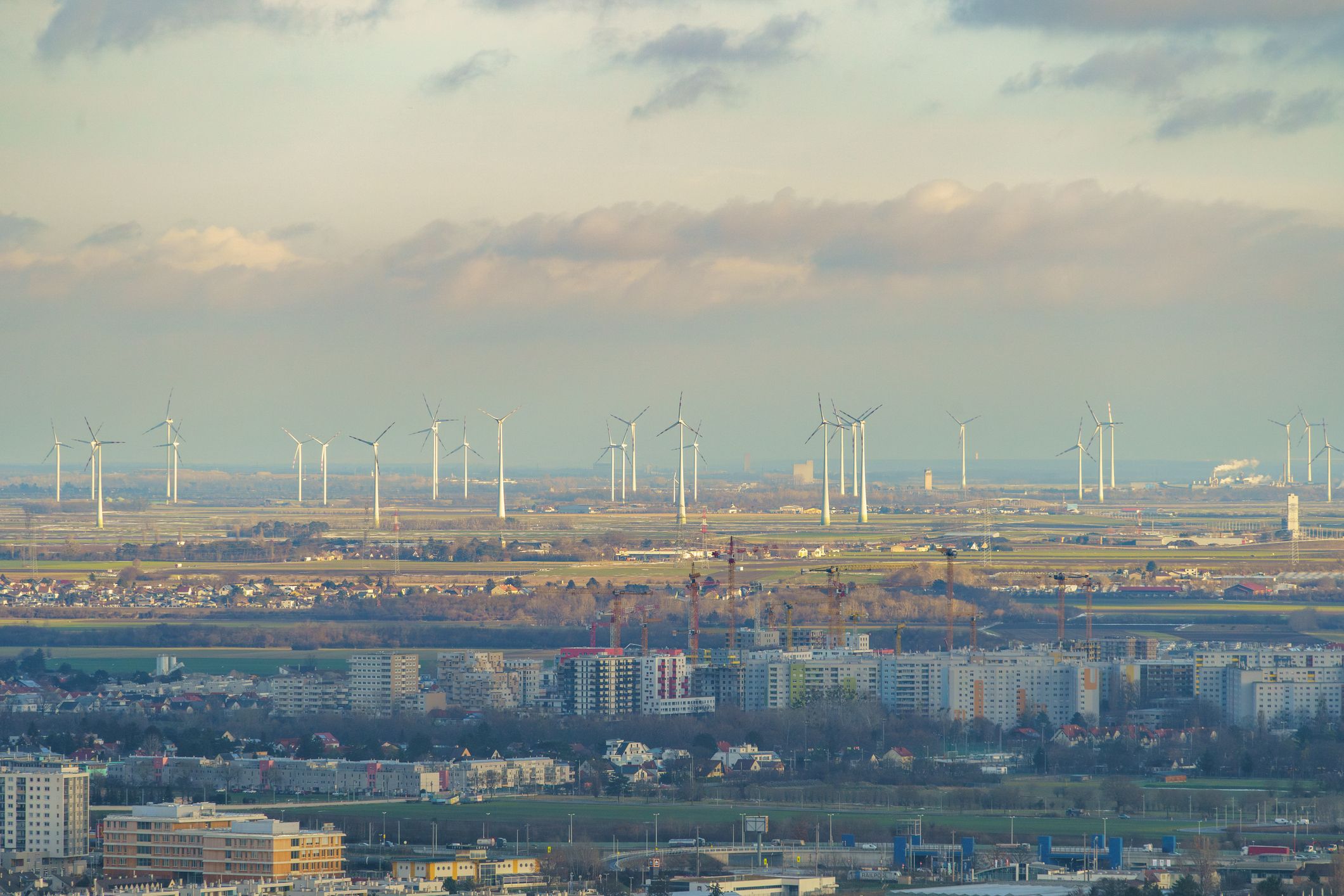 Der Umstieg auf Erneuerbare Energie ist Teil der Milderung der Folgen des menschenverursachten Klimawandels.