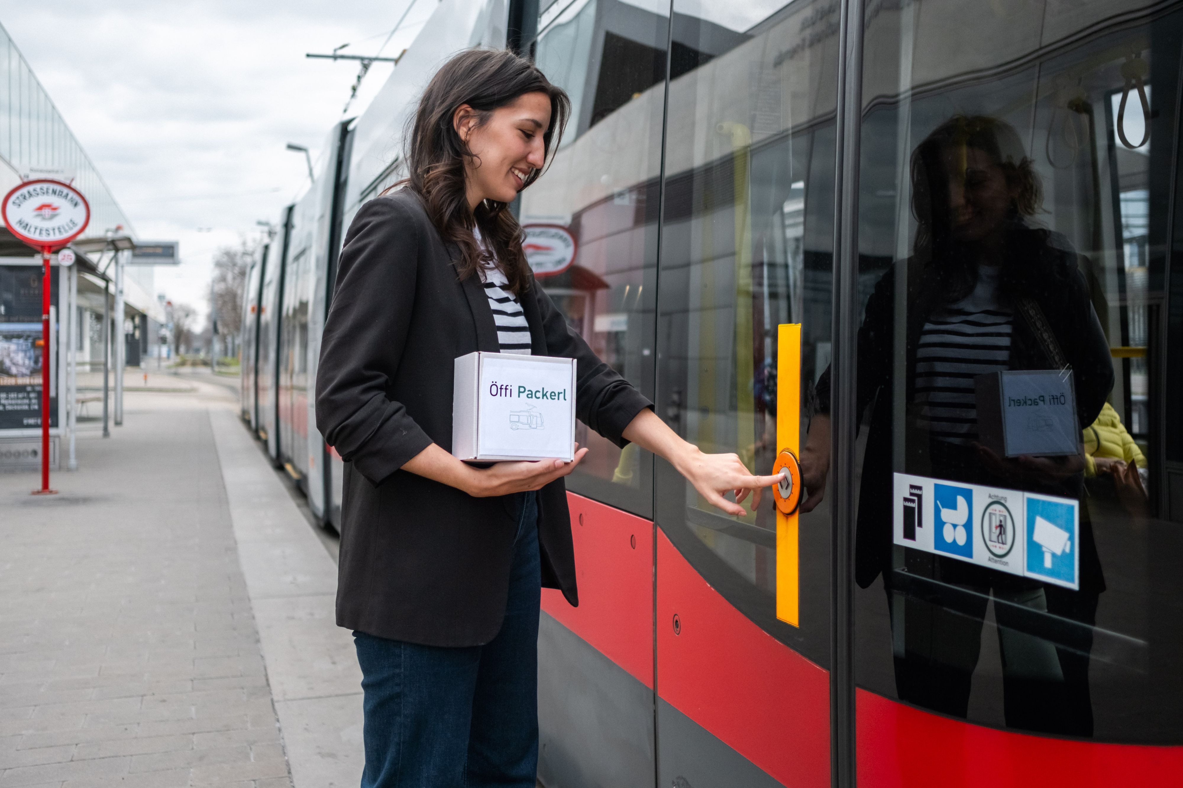 Die neue Öffi Packerl-Station Donauspital.