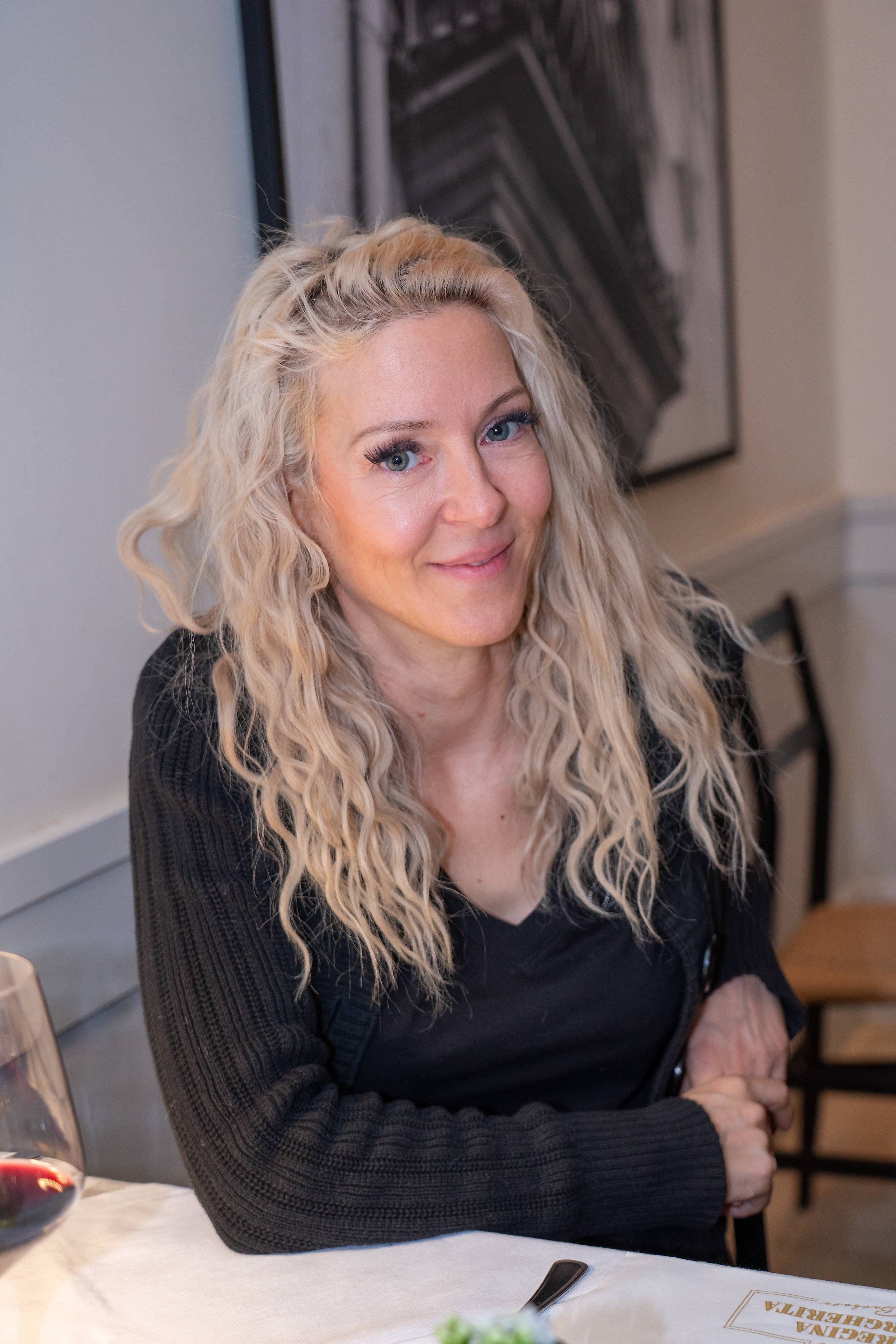 Simone Lugner öffnet ihr Herz in einem Gespräch mit Maya Hakvoort.