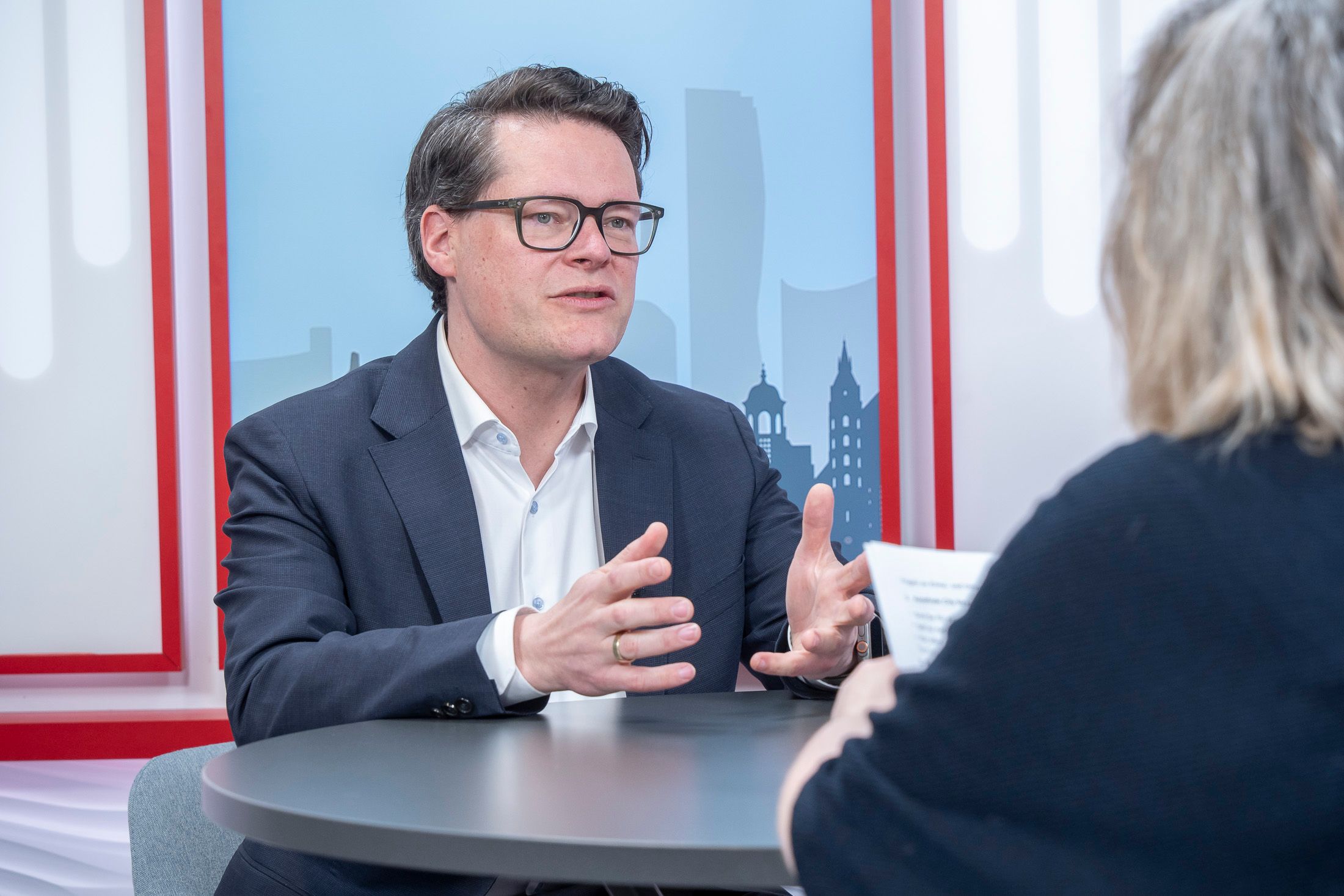 Jürgen Czernohorszky stellt klar: Bei Wiens Freibädern wird es Änderungen geben.