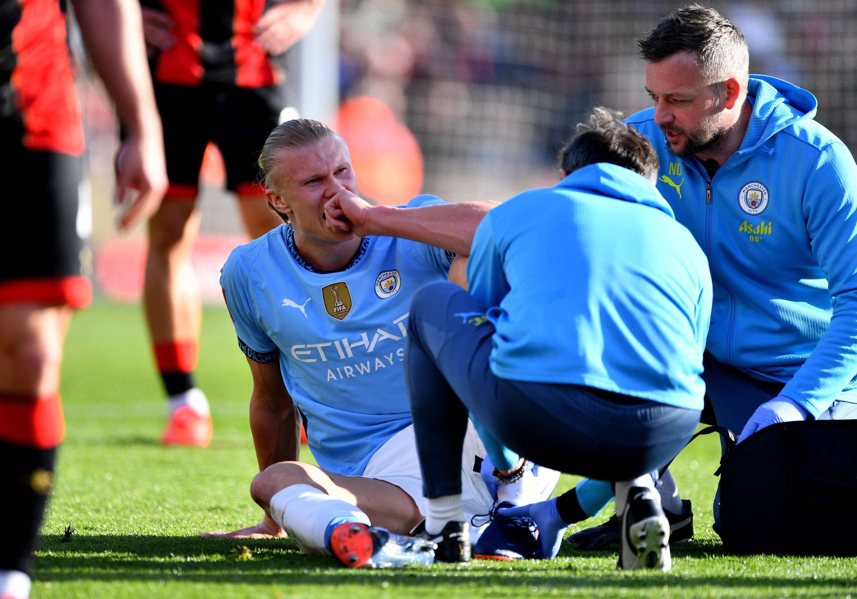 Erling Braut Haaland mit schmerzverzerrter Miene