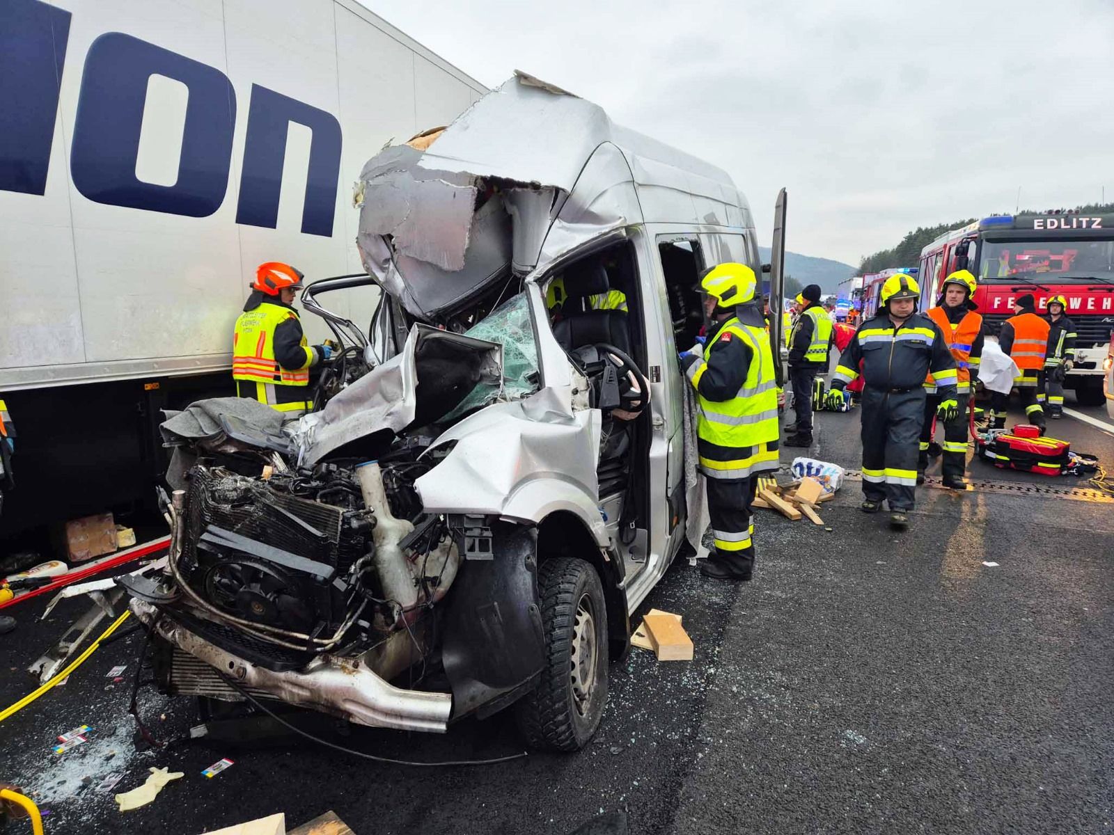Vier tote Frauen: Horror-Crash auf der A2