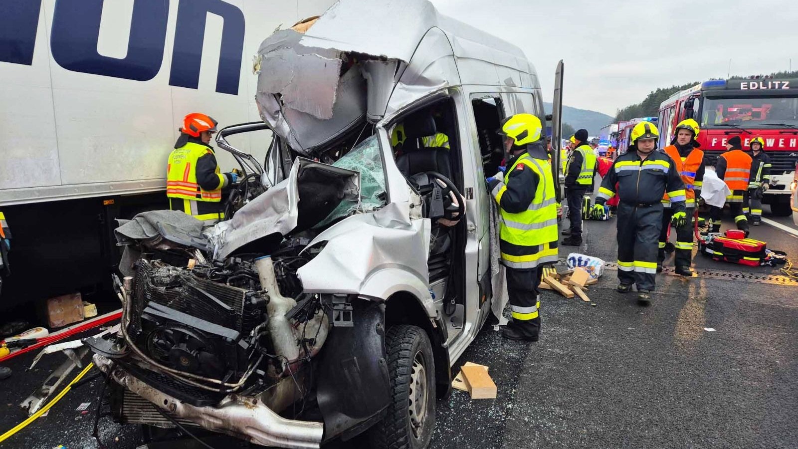 Vier tote Frauen: Horror-Crash auf der A2