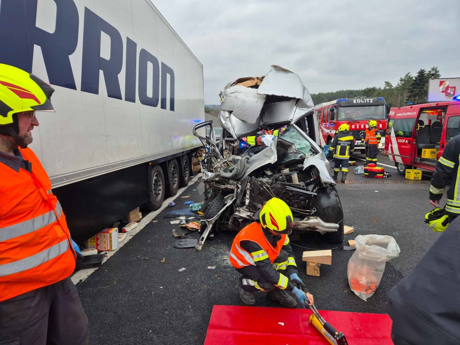 Vier tote Frauen: Horror-Crash auf der A2