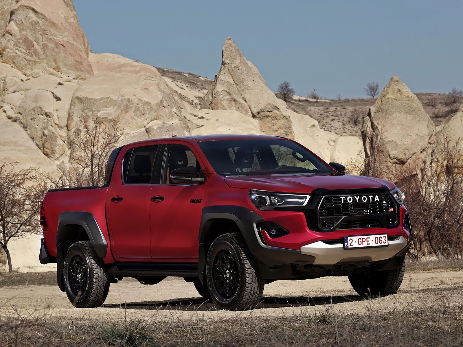 Der Hilux GR Sport II wirkt optisch noch sportlicher und performt auch noch besser.