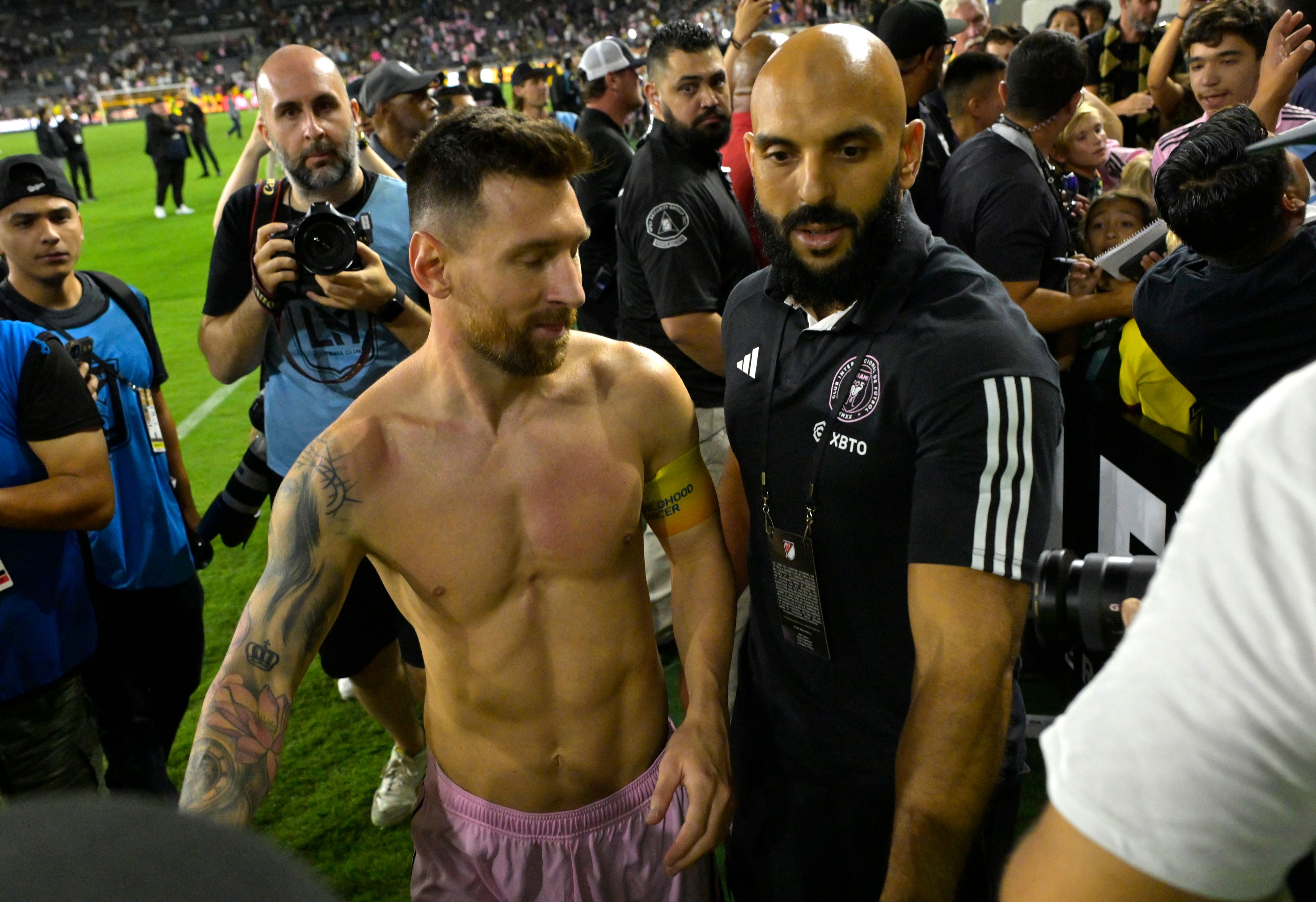 Yassine Cheuko, Bodyguard von Lionel Messi.
