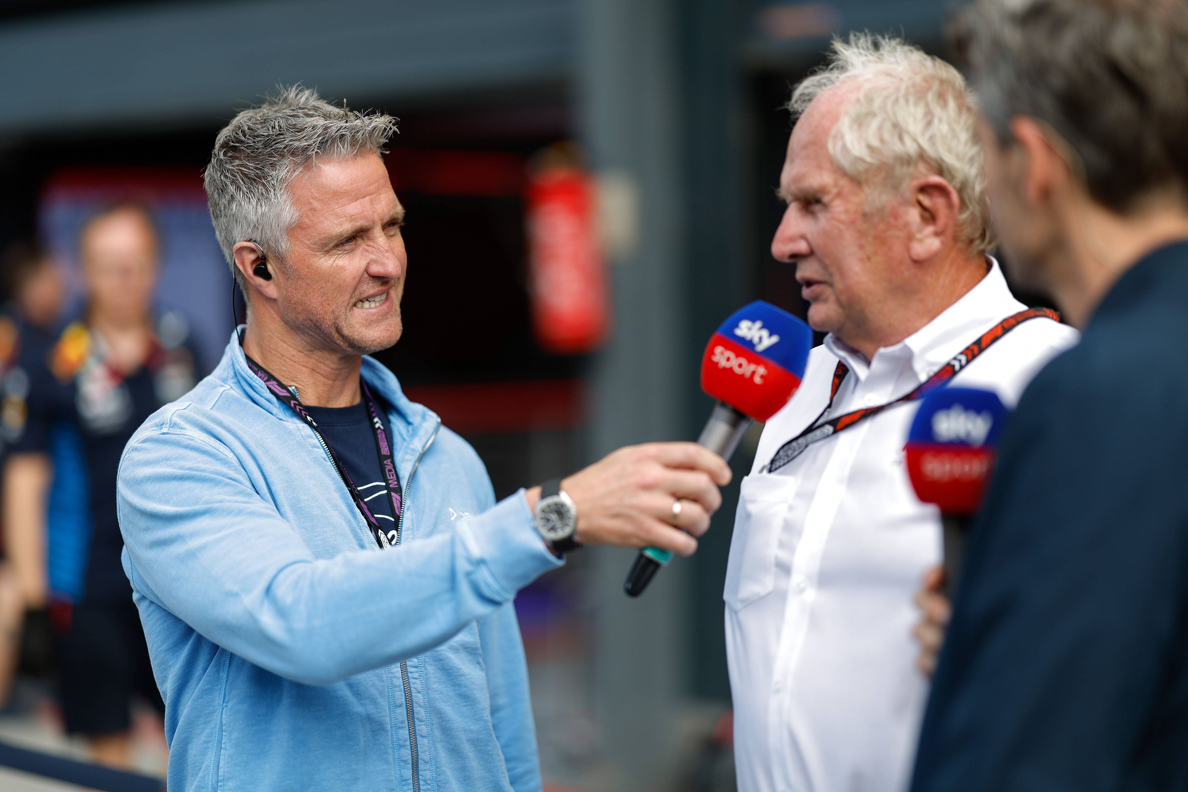 Ralf Schumacher (l.) hat keine guten Nachrichten für Helmut Marko.