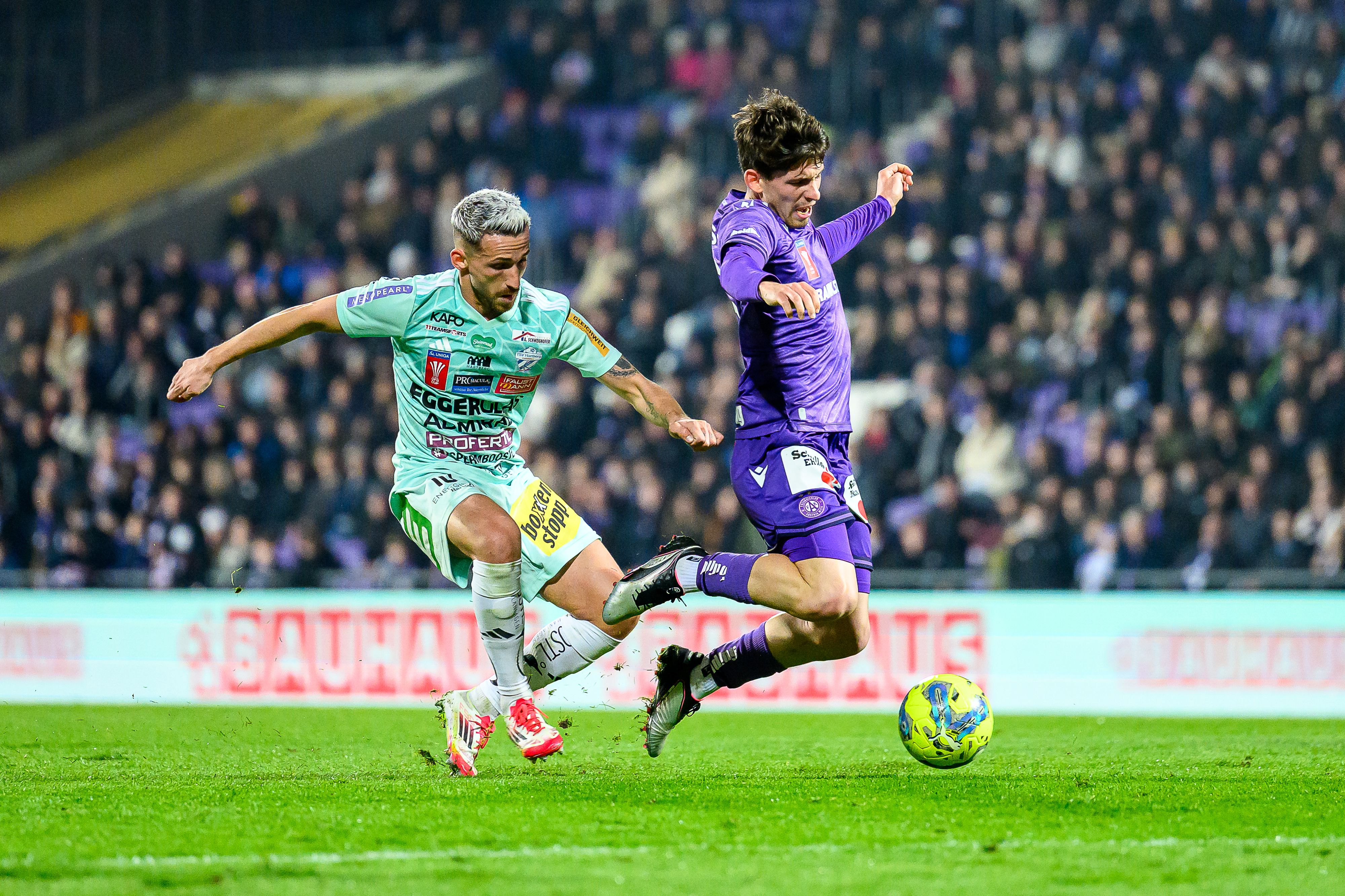 Torschütze Donis Avdijaj und Austria-Star Dominik Fitz.