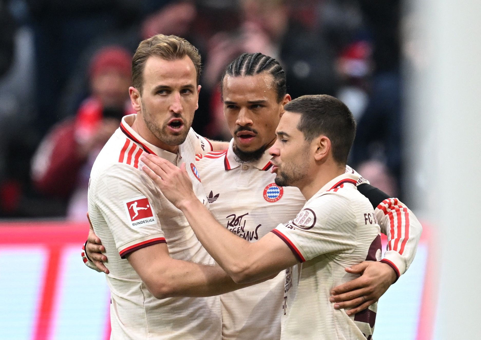 Die Bayern-Stars Harry Kane, Leroy Sane und Raphael Guerreiro.