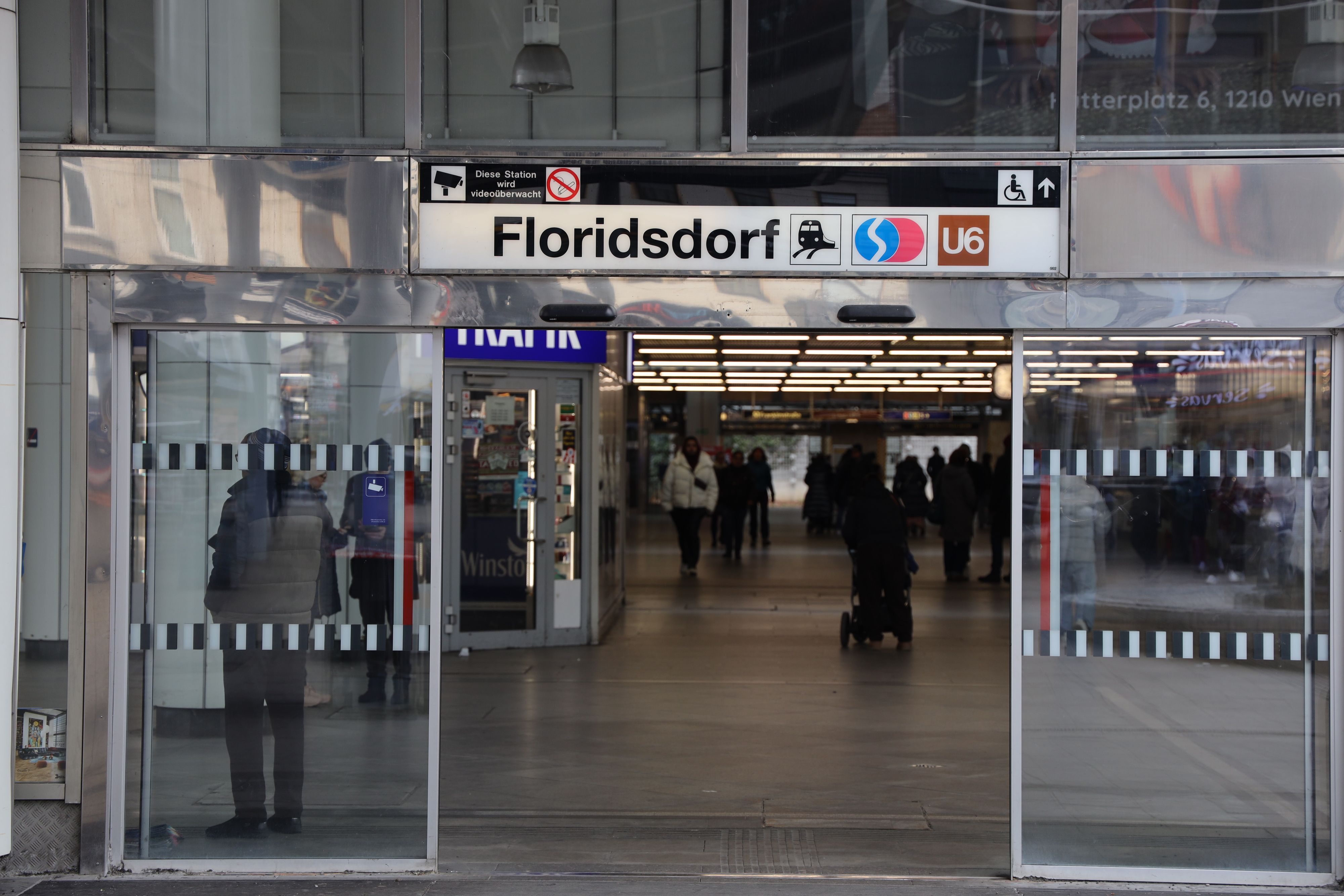 Zu der blutigen Attacke kam es am Vorplatz des Bahnhofs Floridsdorf. (Symbolbild)