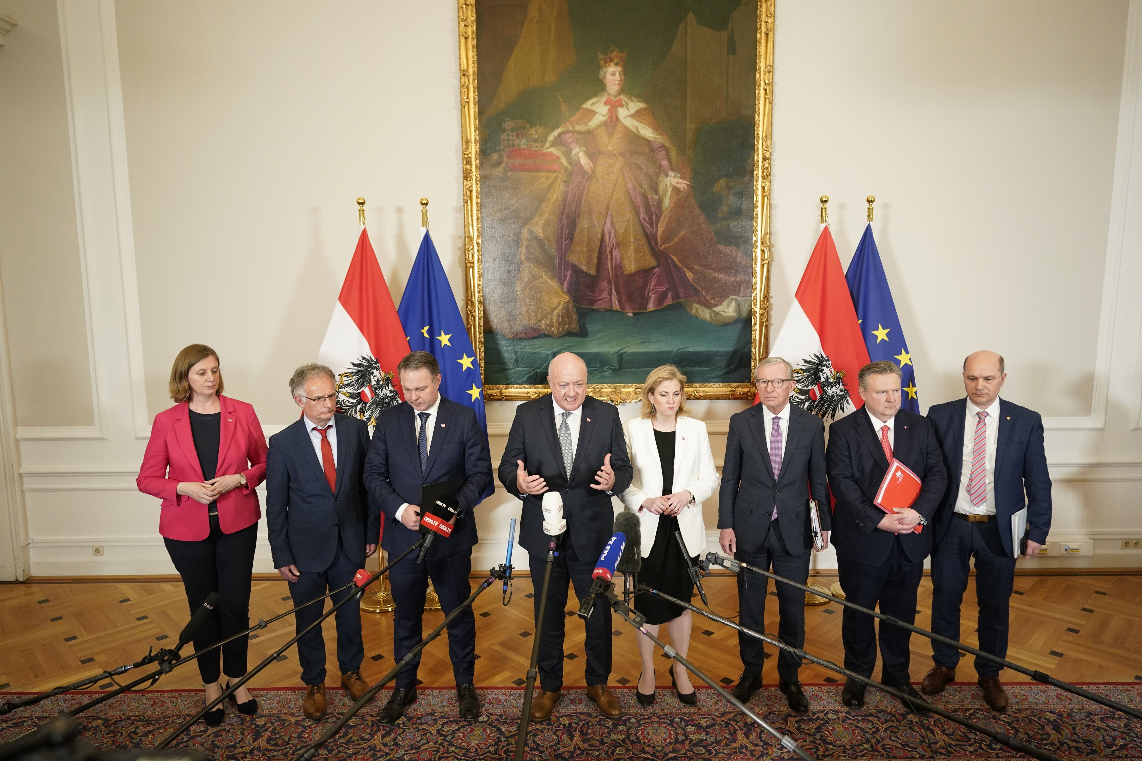 Die Pressekonferenz nach dem Budget-Krisengipfel im Bundeskanzleramt.