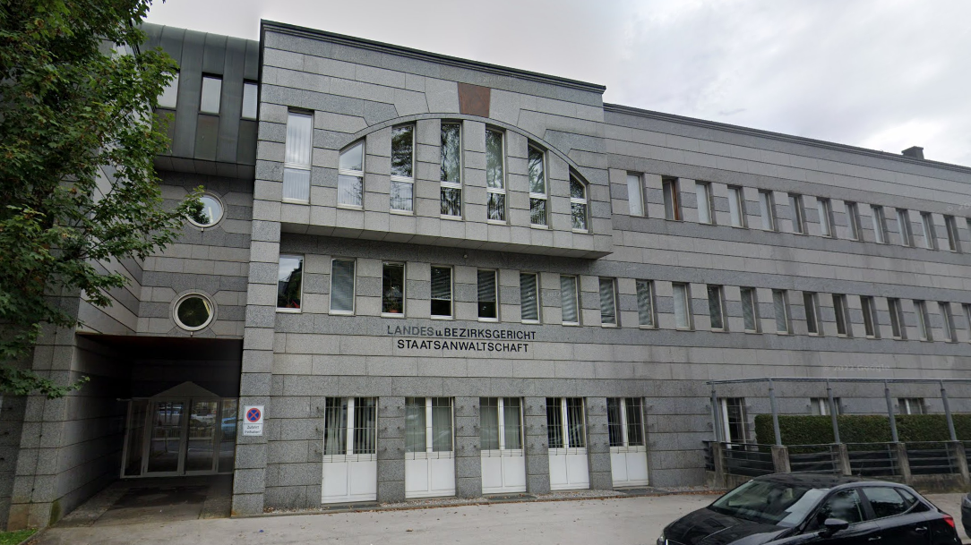 Der 15-Jährige musste sich am Steyrer Landesgericht verantworten – wartet aber noch auf sein Urteil.