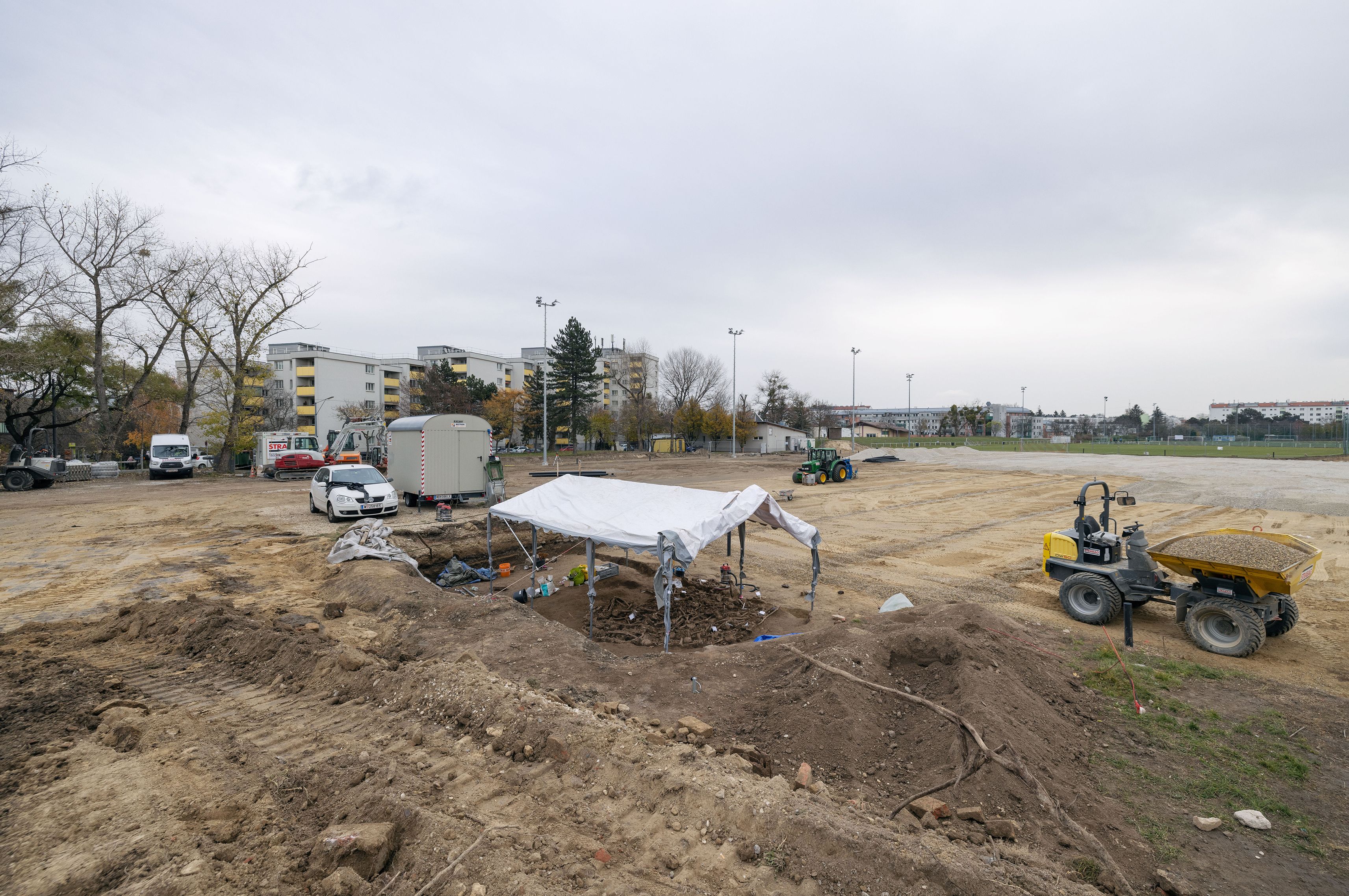Wie hier in Simmering zu sehen, fanden auch Ausgrabungen im niederösterreichischen Schletz statt.