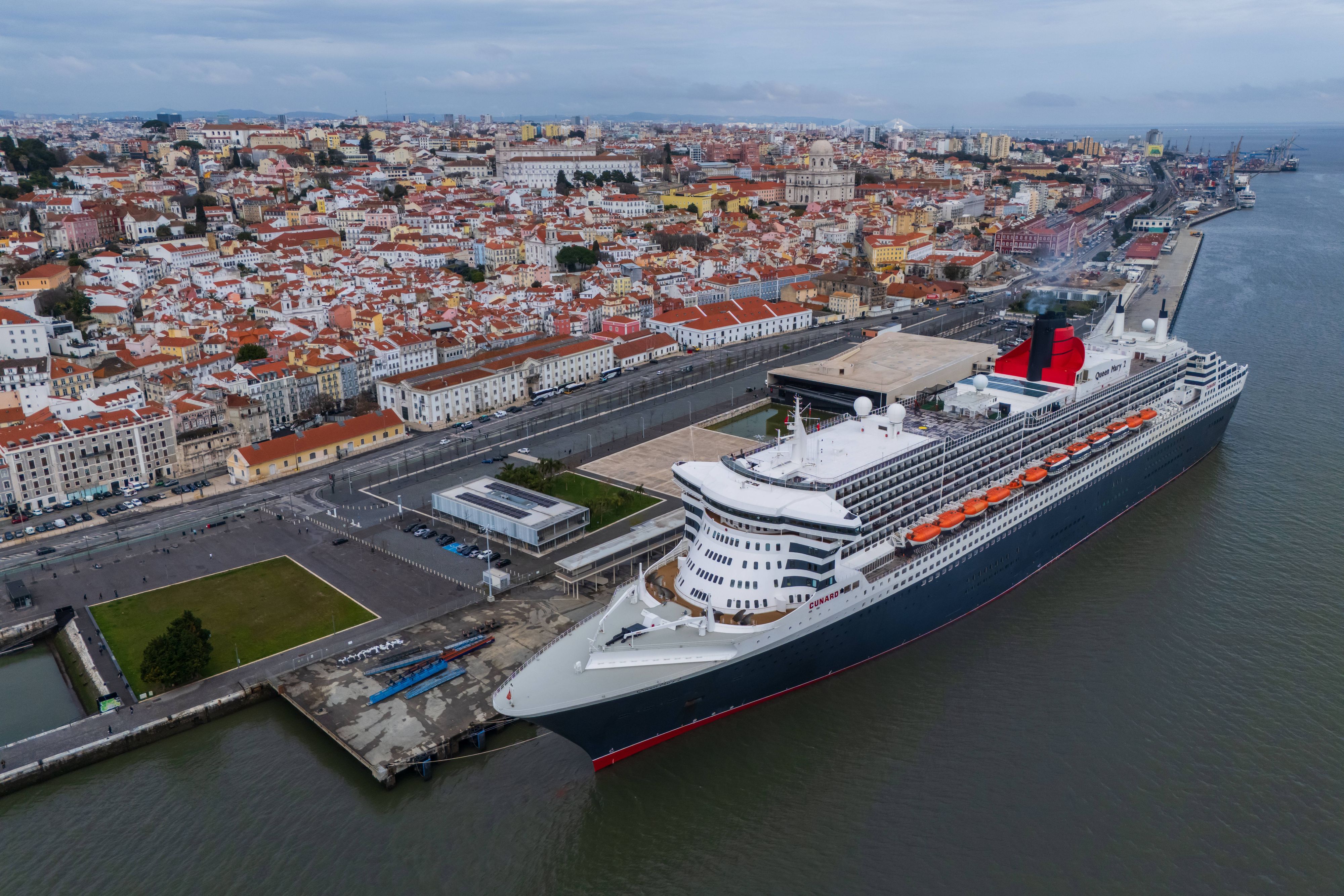 Auf der Queen Mary 2 erkrankten über 220 Personen während einer 29-tägigen Karibik-Kreuzfahrt an Norovirus.
