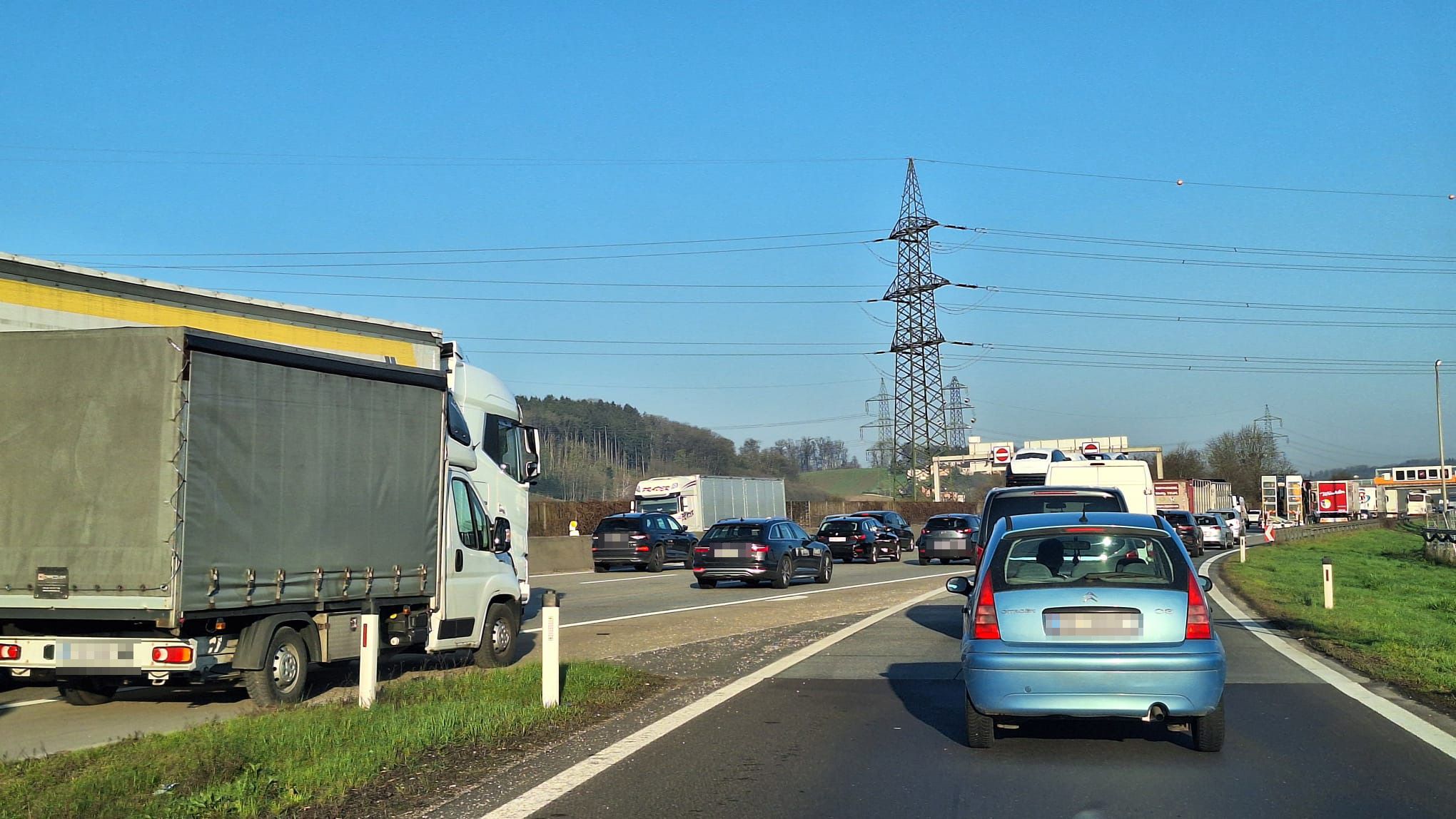 Auf der A1 in Richtung Salzburg gab es im Frühverkehr schon langen Stau.
