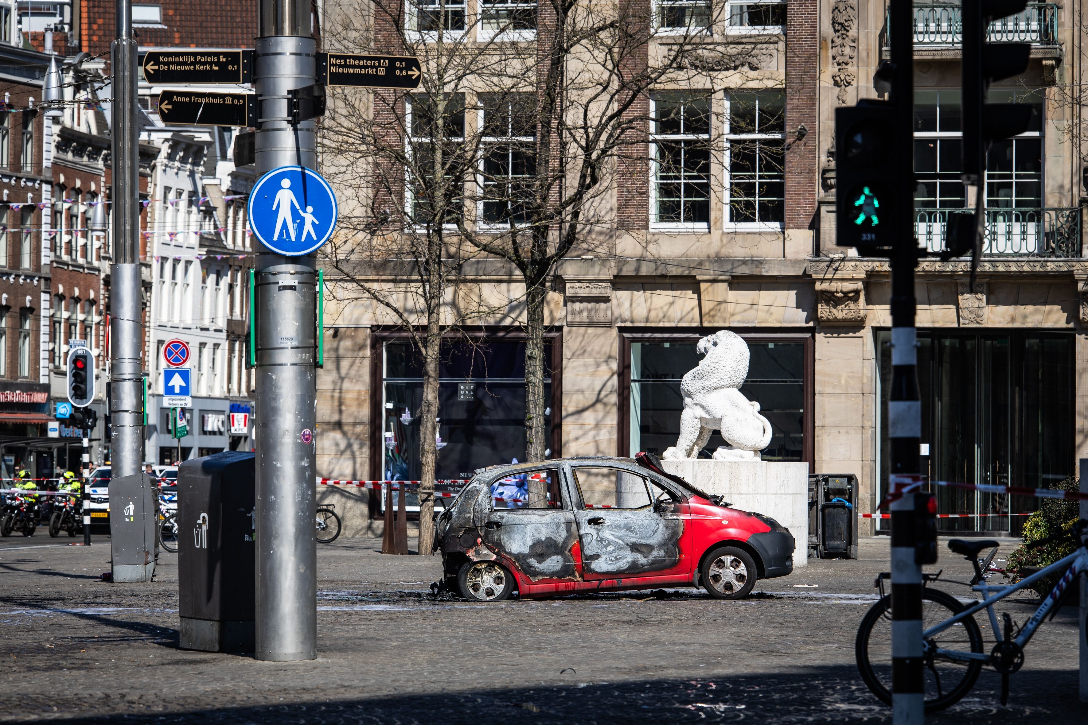 Das Auto brannte vollständig aus.