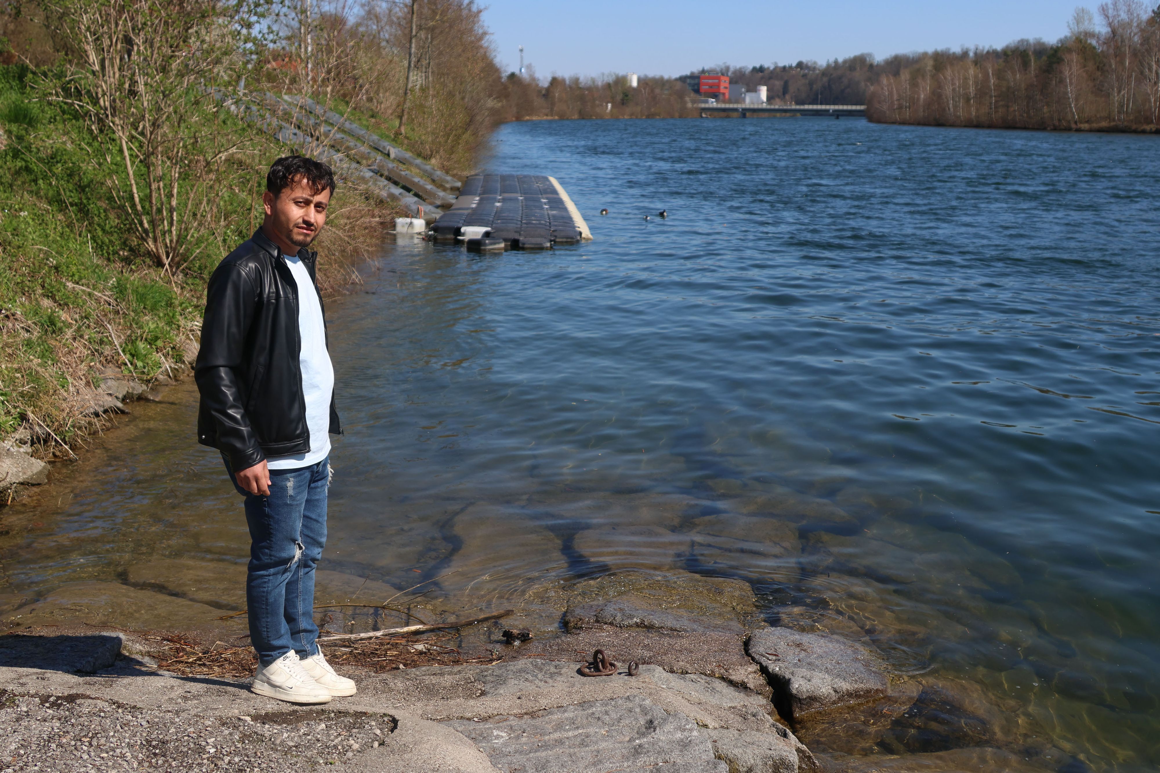 Asylwerber Shoja S. rettete die Pensionistin aus der Traun.