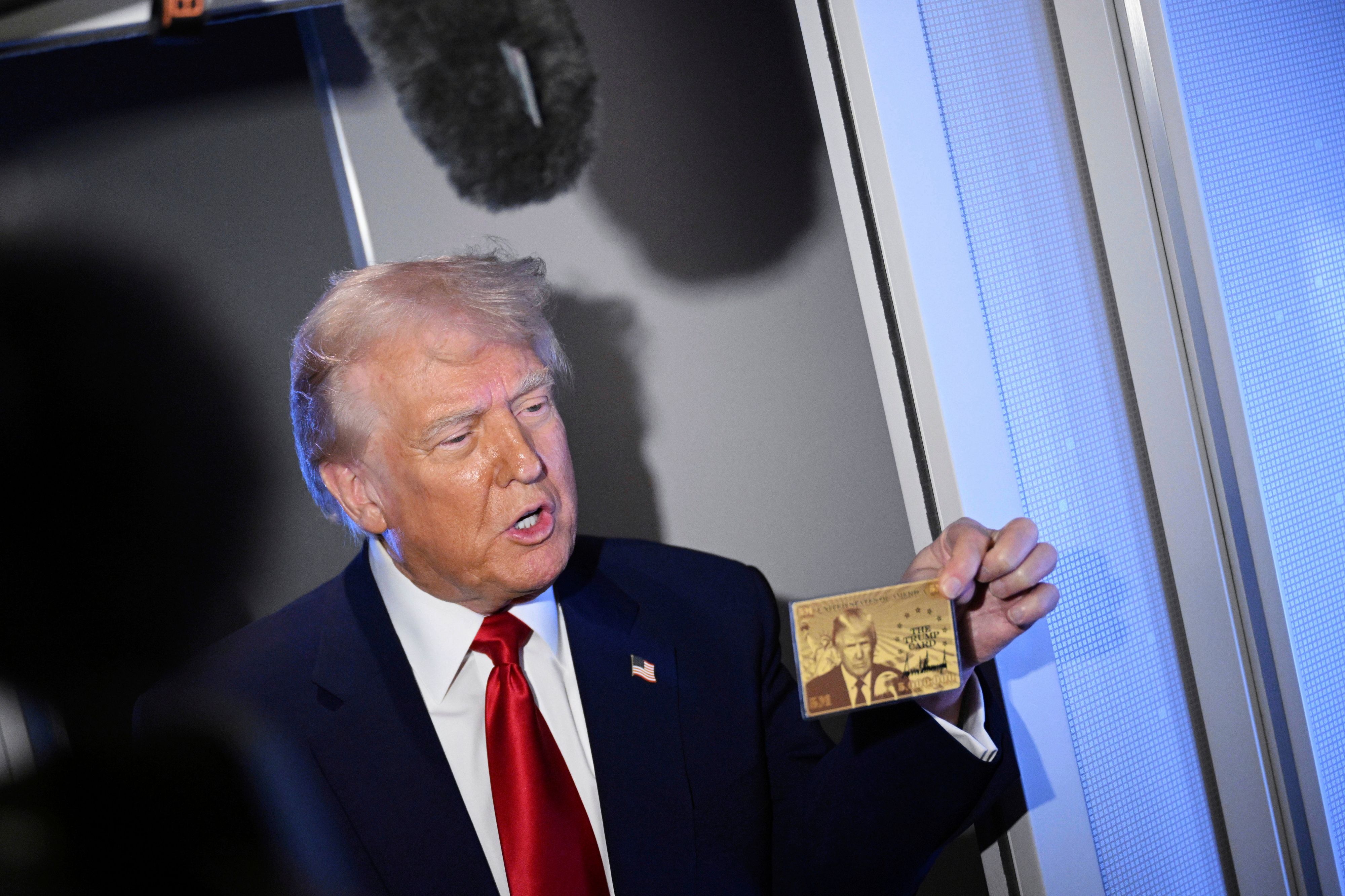 Heute.at - Trump präsentiert Gold Card für reiche Einwanderer