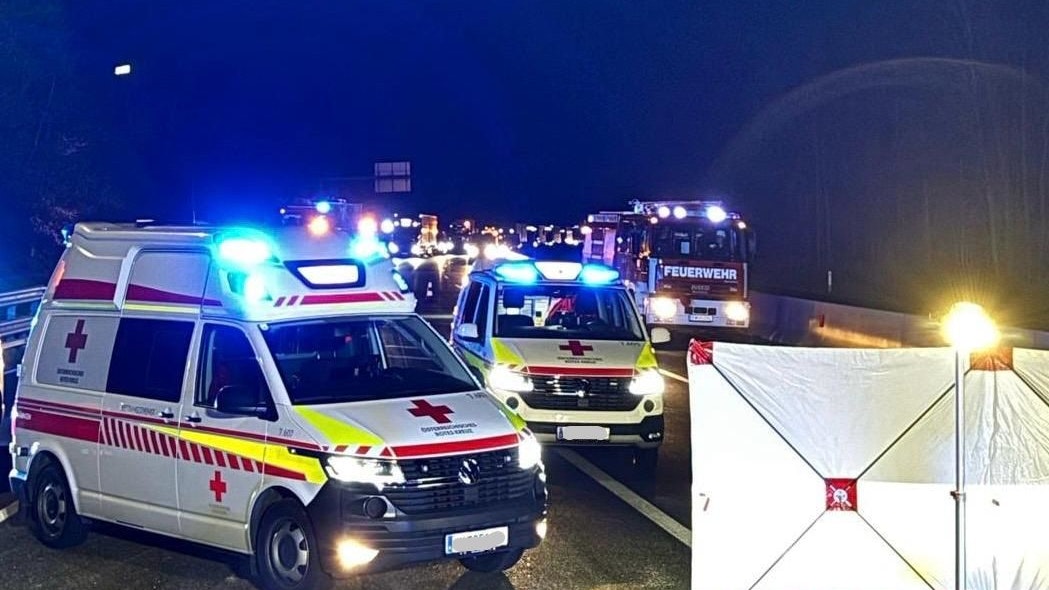 Heute.at - Drama auf A2! Zwei Frauen (31) nach Crash sofort tot