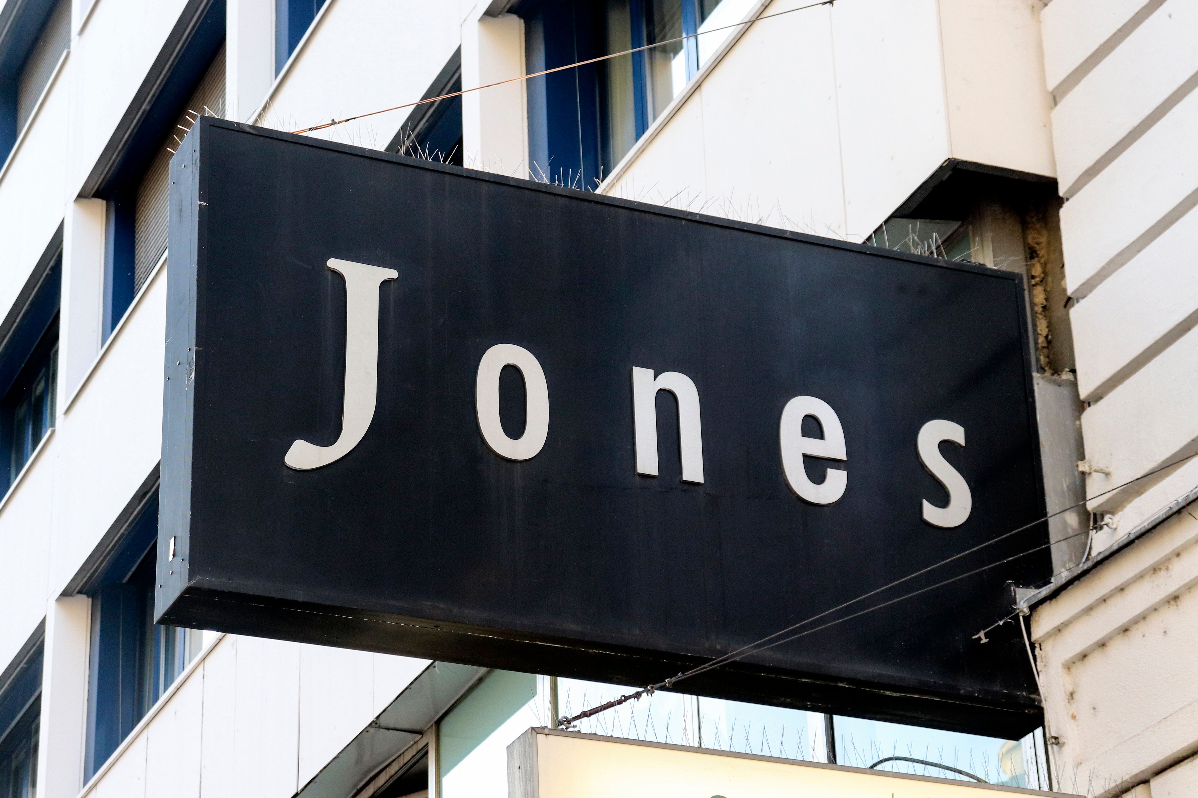 Der Modehändler Jones schließt bis Sommer alle seine Filialen.