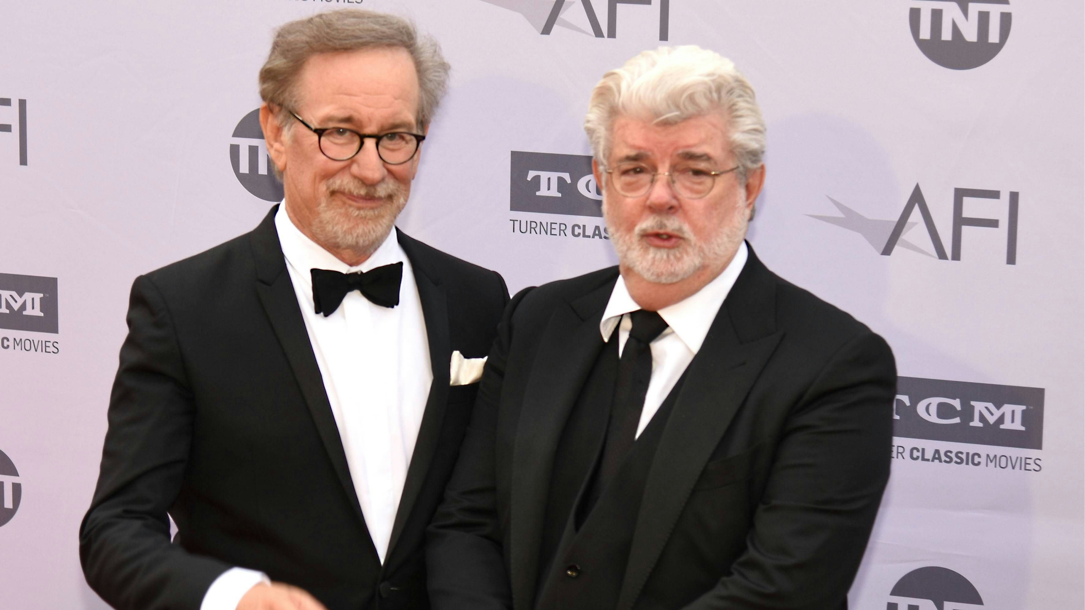 Steven Spielberg und George Lucas bei der American Film Institute Life Achievement Award Gala am 9.06.2016 in Hollywood, Los Angeles American Film Institute s 44th Life Achievement Award Gala Tribute to John Williams in Hollywood, 2016 PUBLICATIONxINxGERxSUIxAUTxONLY  Steven Spielberg and George Lucas at the American Film Institute Life Achievement Award Gala at 9 06 2016 in Hollywood Los Angeles American Film Institute S 44th Life Achievement Award Gala Tribute to John Williams in Hollywood 2016 PUBLICATIONxINxGERxSUIxAUTxONLY  