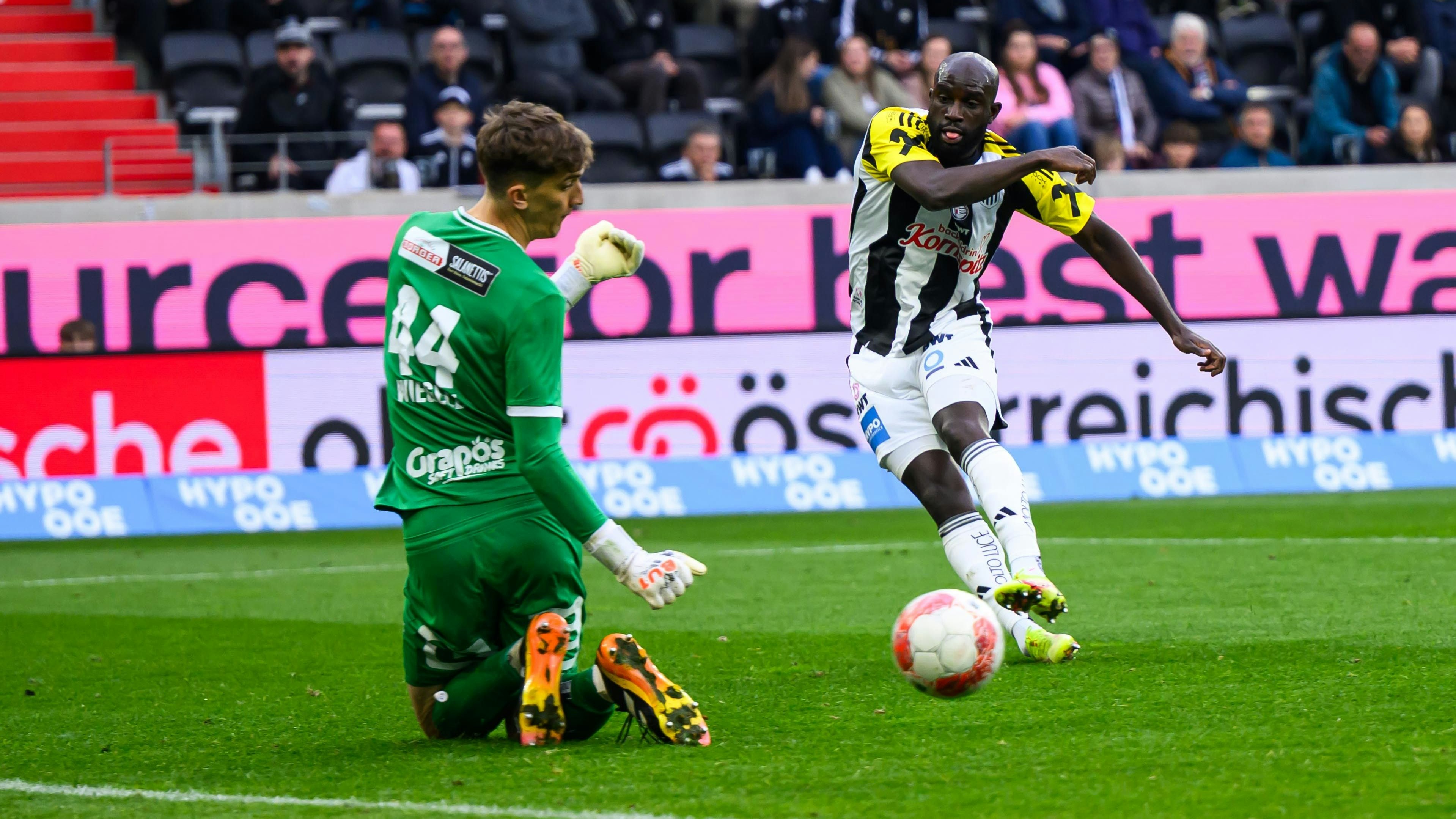 Der LASK feiert einen 1:0-Heimerfolg gegen den GAK. 
