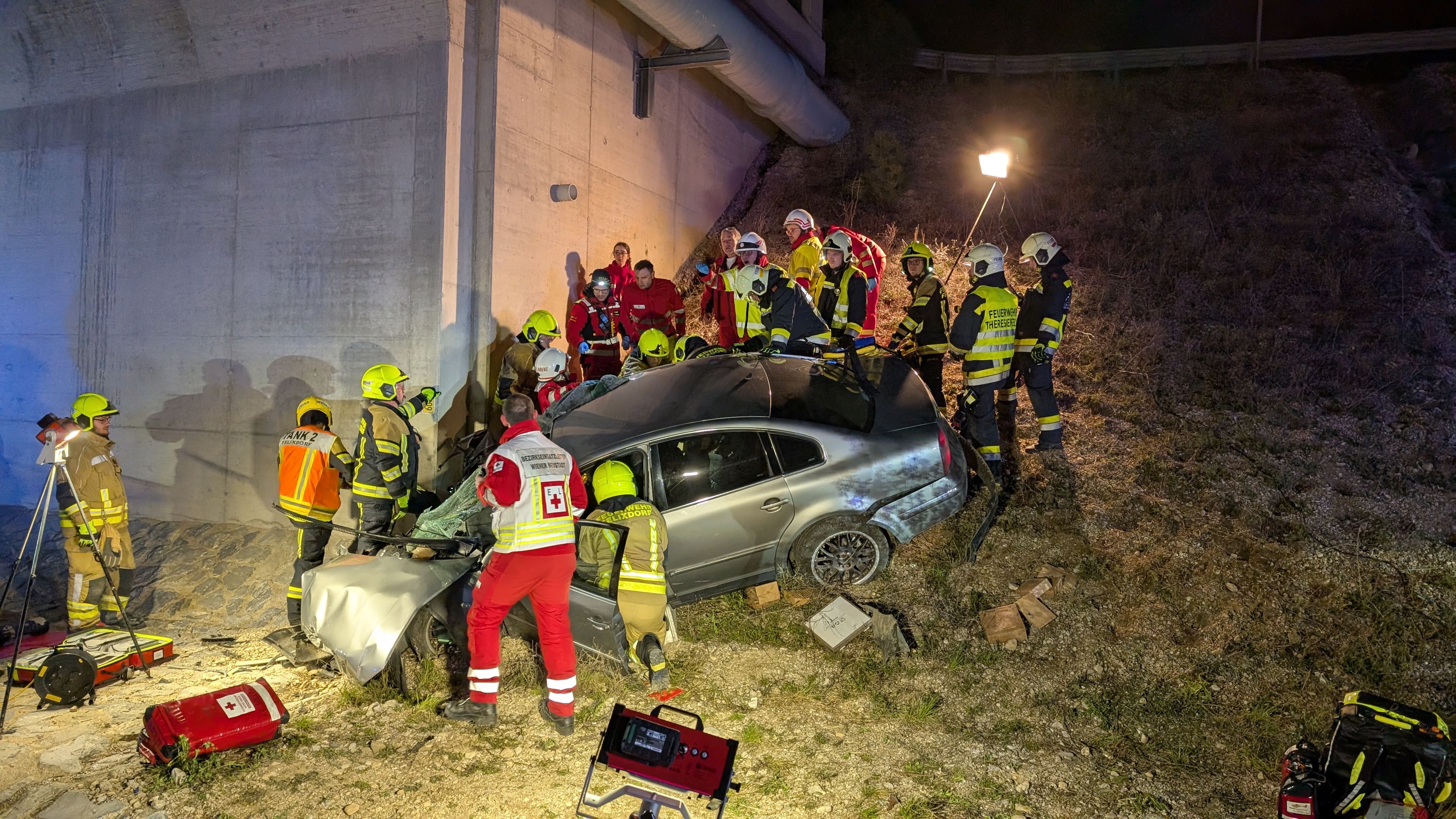 Unfall in Theresienfeld fordert zwei Schwerverletzte