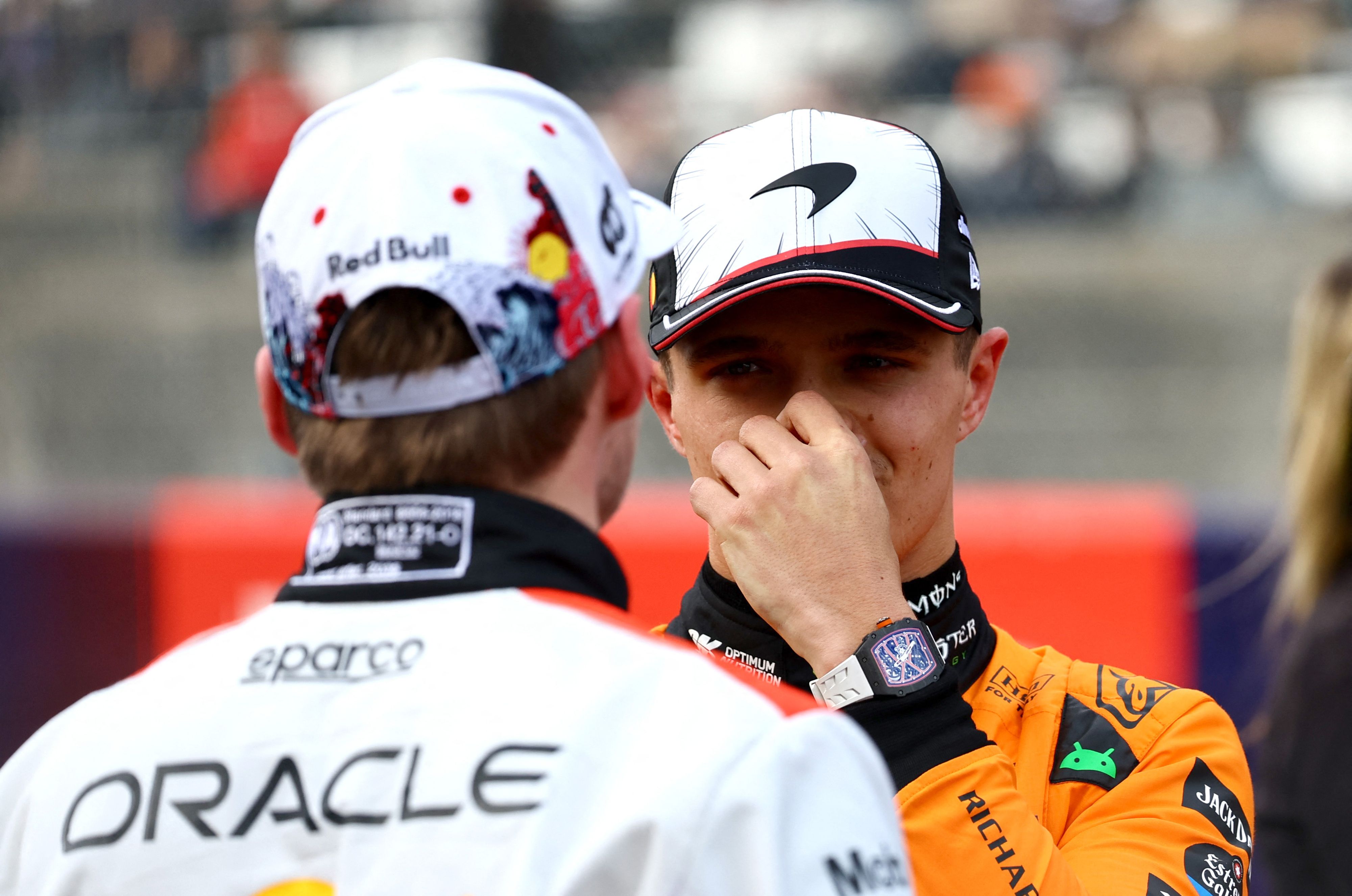 Lando Norris und Max Verstappen (l.).