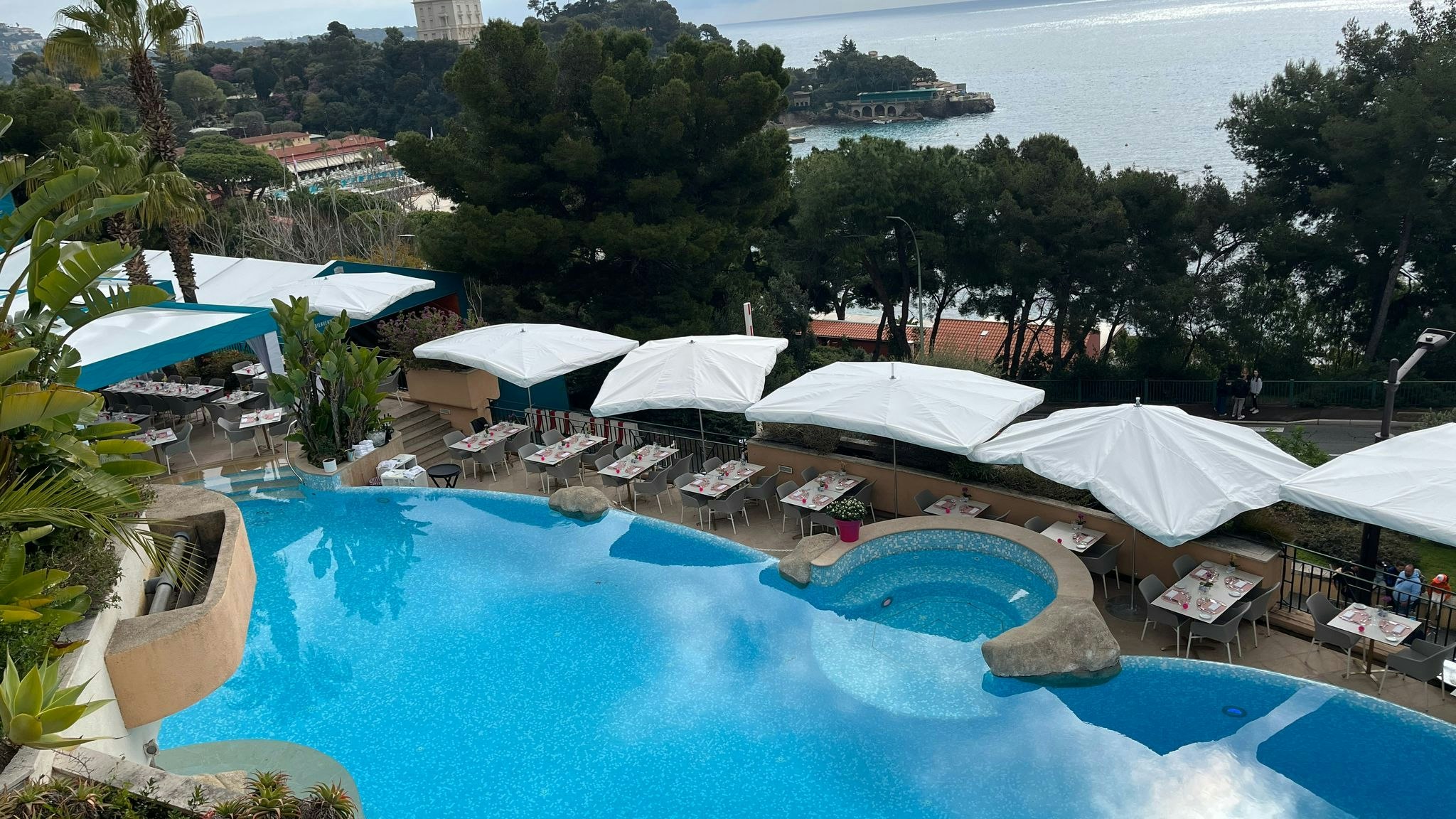 Pool im "Country Club" in Monte Carlo