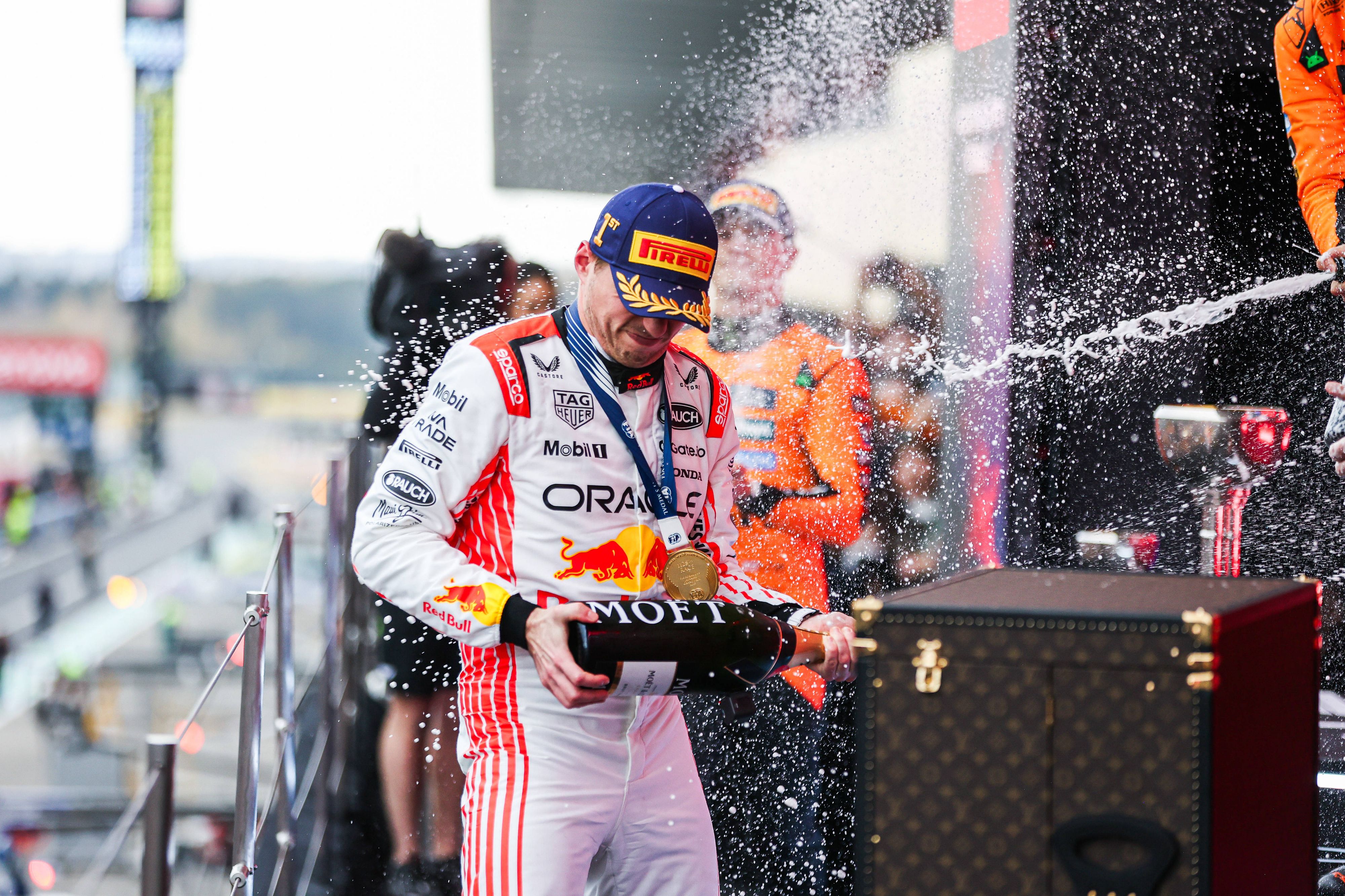 Max Verstappen bei der Sektdusche