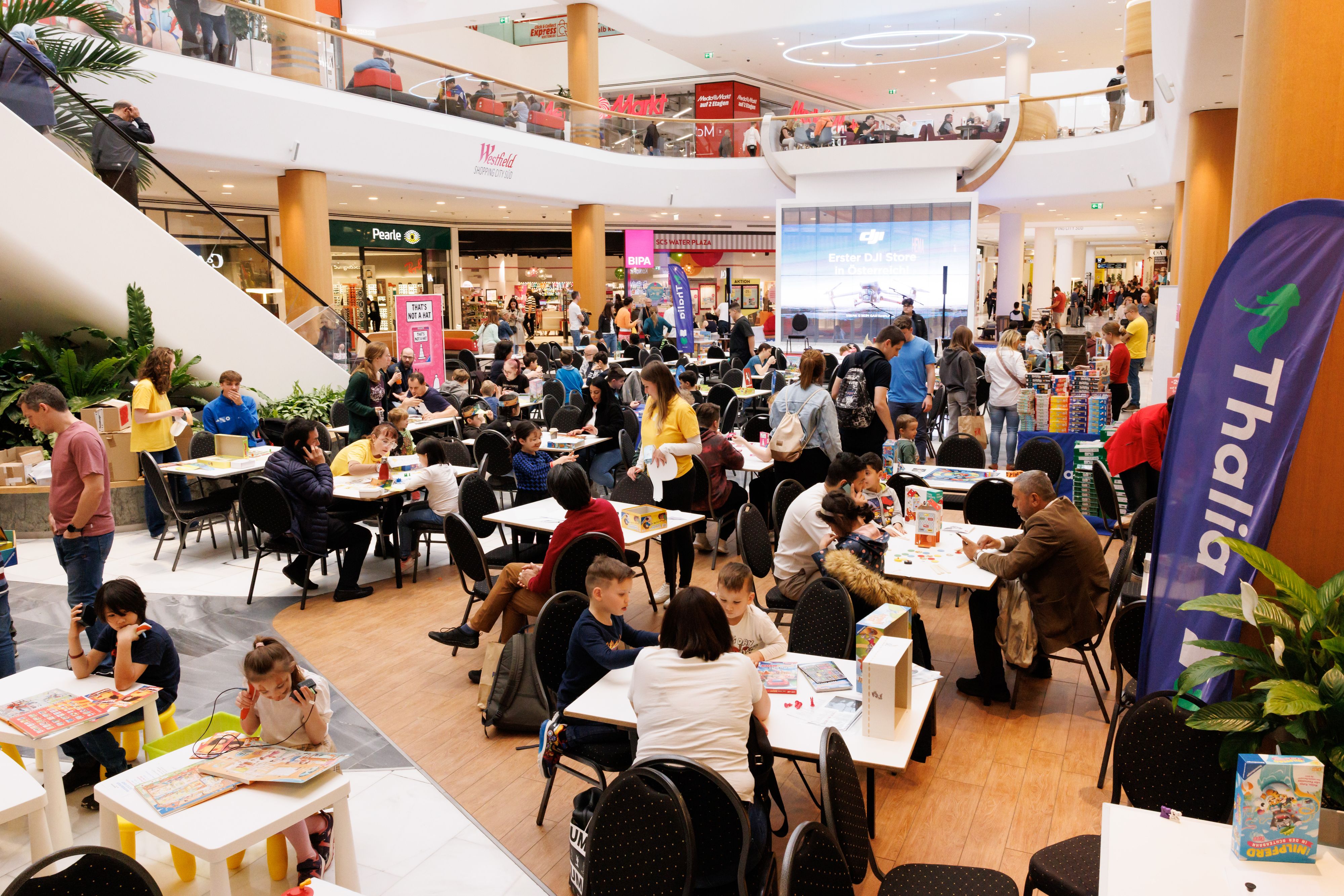 Beim Thalia Spielefest erwarten dich eine große Auswahl an Spielen und kreatives Ostereier-Basteln!