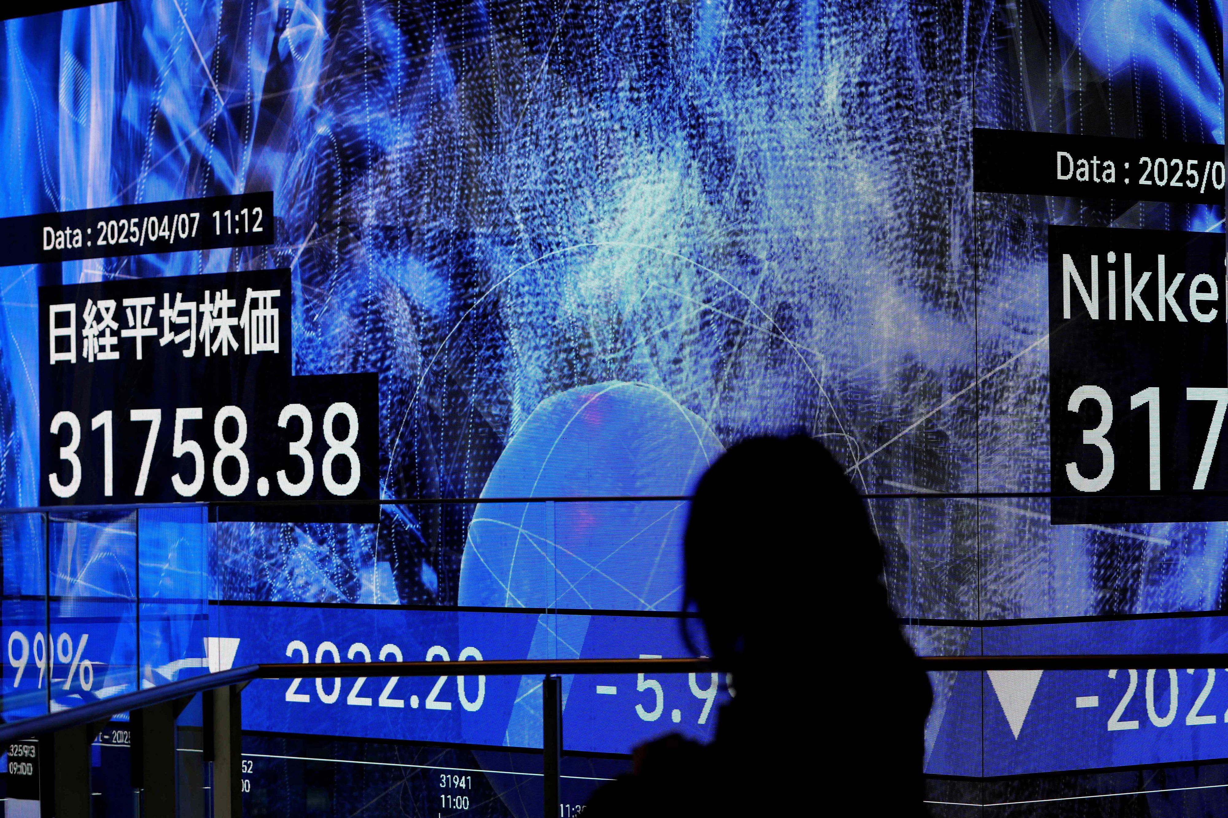 Die Börse in Tokio ist am Montagmorgen um über 8 Prozent eingebrochen. Auch Seoul, China und Hongkong verbuchen Verluste.