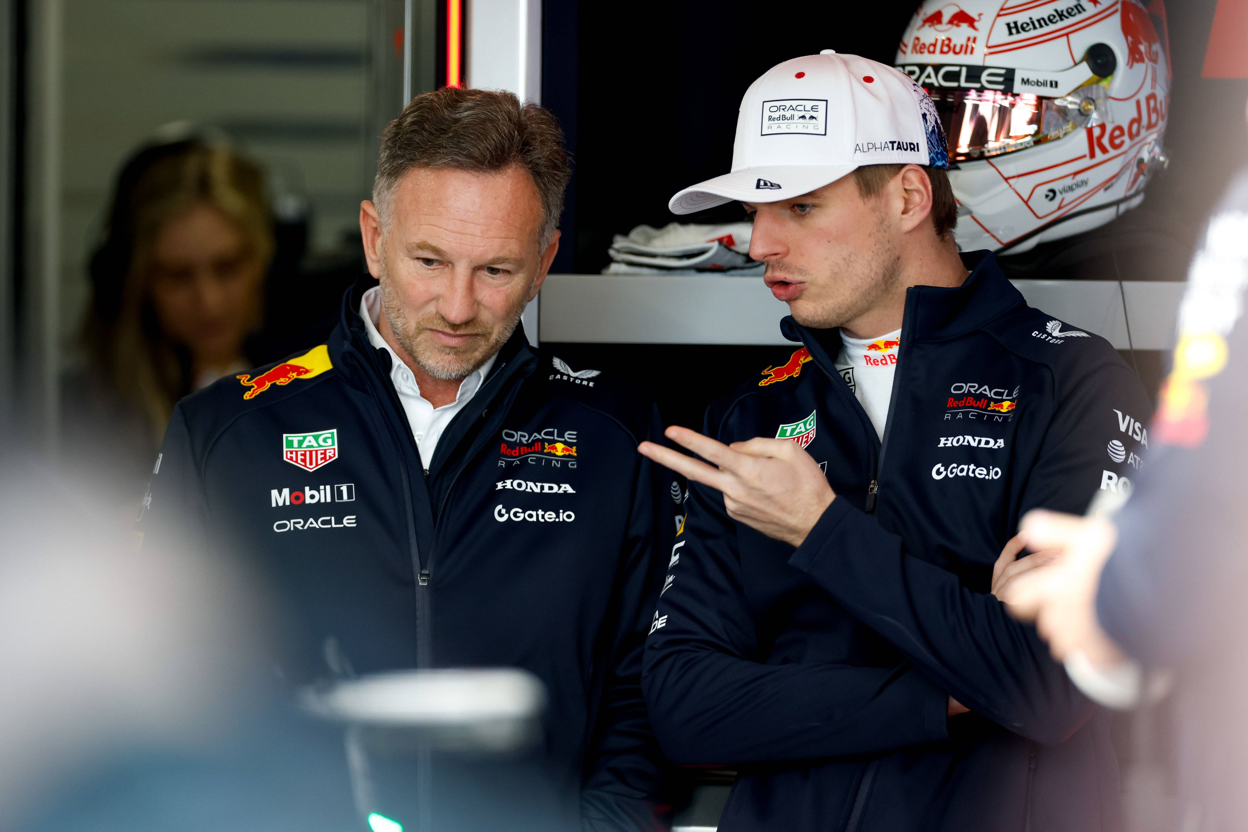 Christian Horner (l.) hat mit Max Verstappen nur einen Punktelieferanten im Team.
