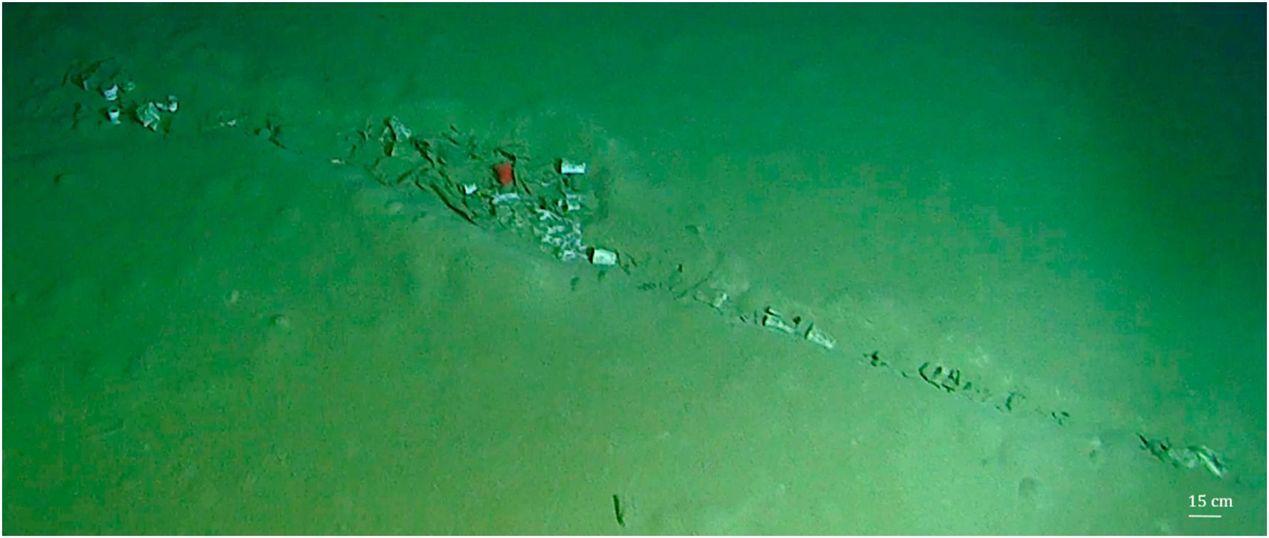 Forscher haben in 5.122 Metern Tiefe im Mittelmeer alarmierende Mengen an Müll gefunden. 