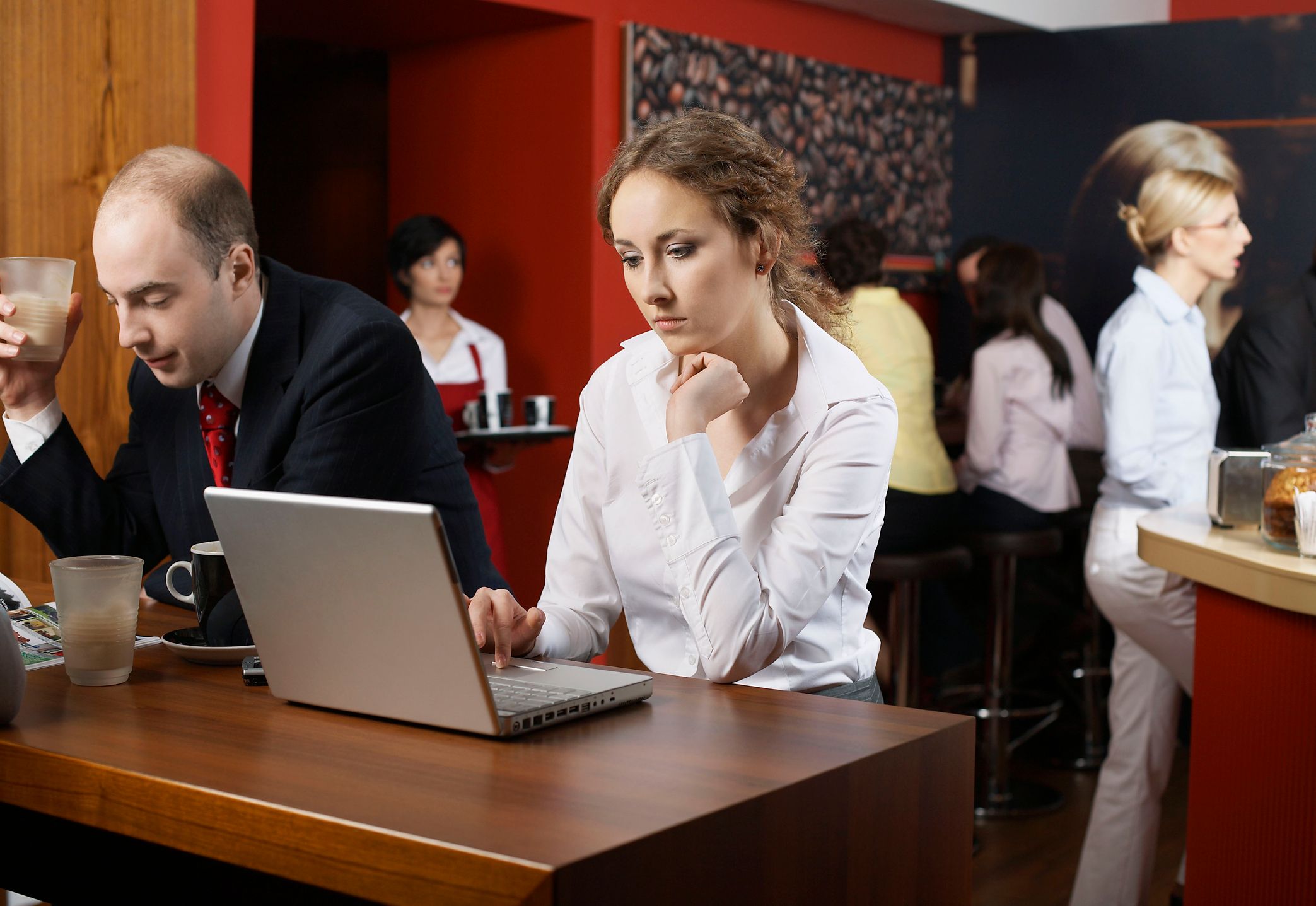 Lautes Telefonieren, stundenlanges Sitzen bei geringem Konsum - manche Gäste sind anstrengend