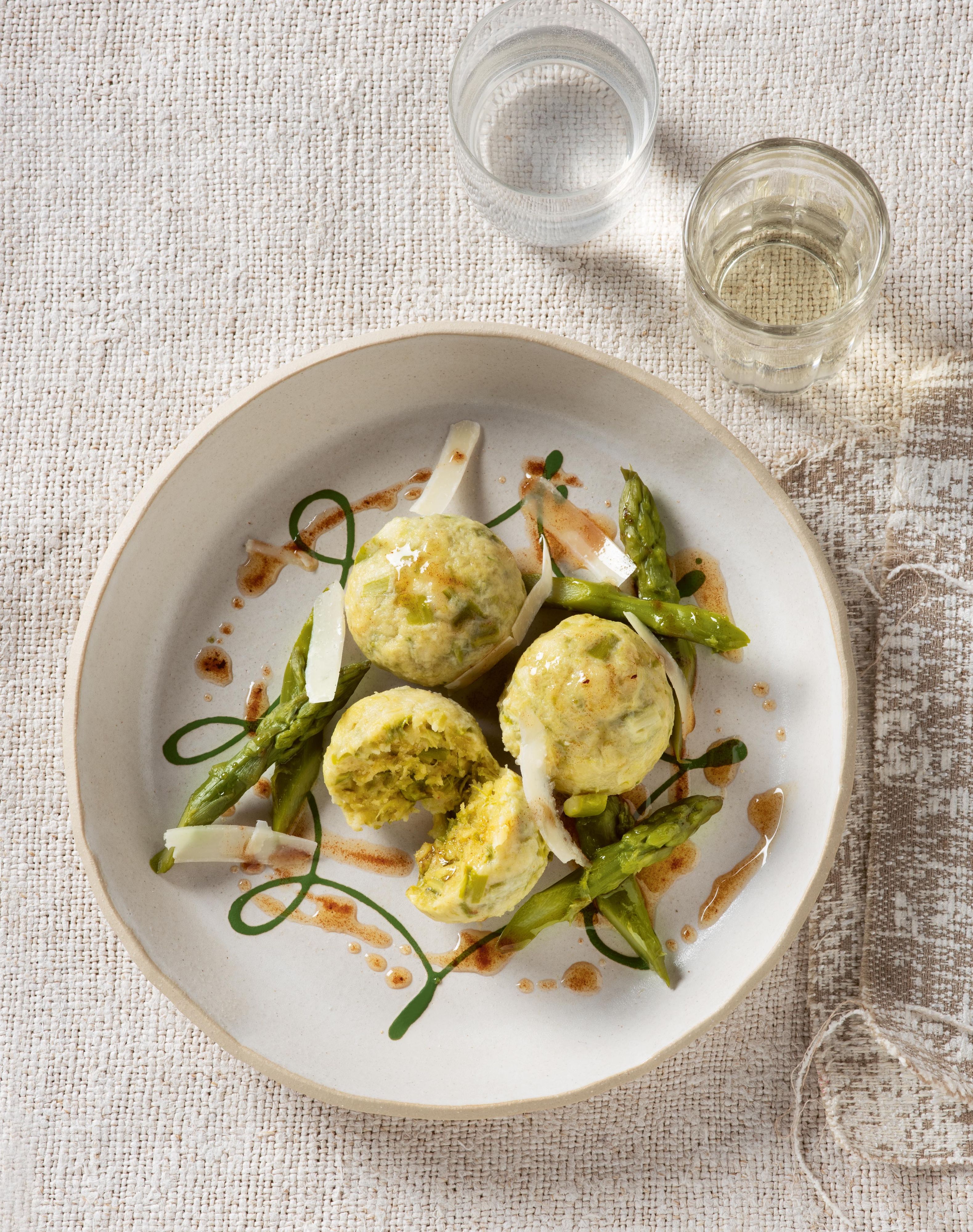 Spargelknödel mit Parmesan und brauner Butter