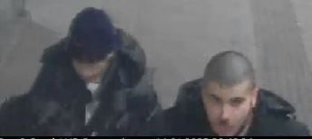 Drei bislang Unbekannte stehen im Verdacht, drei Jugendliche mit Tritten attackiert und Geld geraubt zu haben. Der Tatort war der Schnellbahn-Bahnsteig in Wien-Leopoldau. 