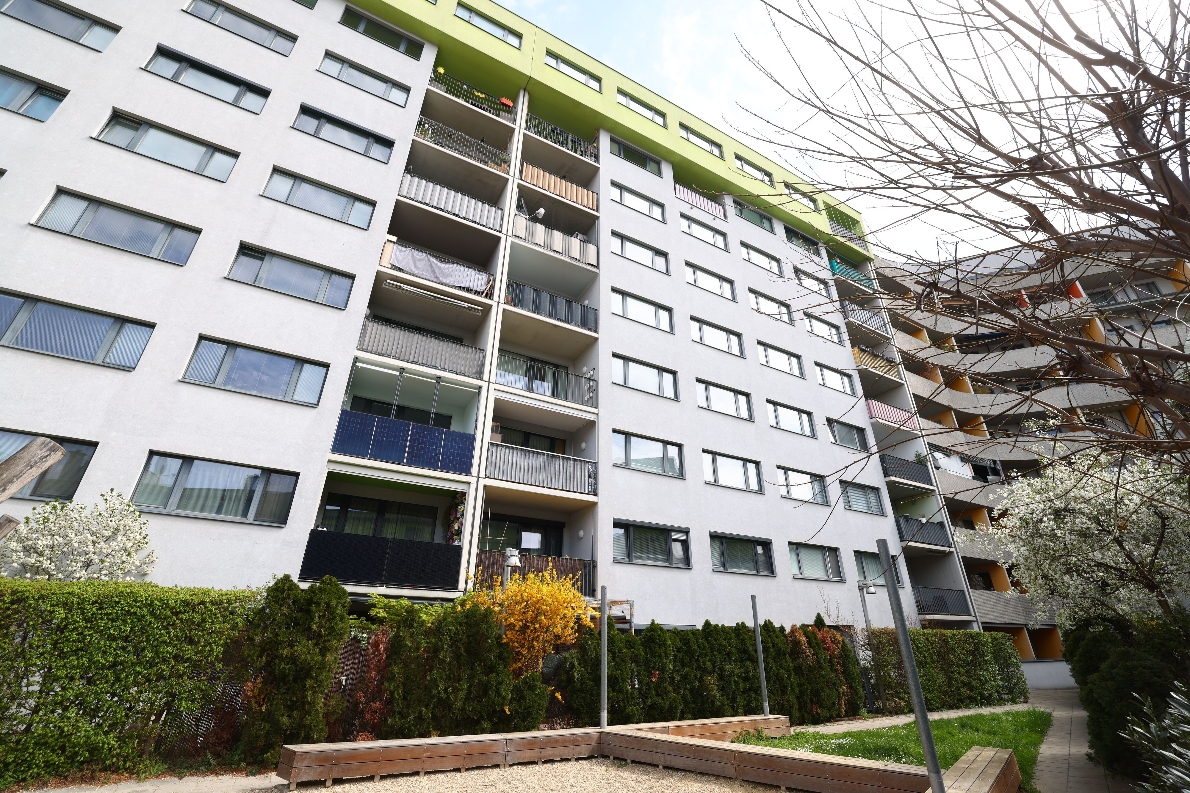 Aus diesem Gebäude stürzte der 4-Jährige ab - er überlebte wie durch ein Wunder.