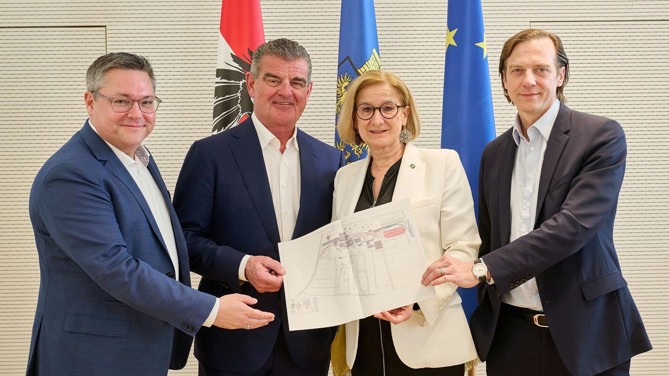 Christian Diewald, Geschäftsführer von Stadler Austria, Peter Spuhler, Präsident des Verwaltungsrates der Stadler Rail AG, Landeshauptfrau Johanna Mikl-Leitner und Stephan Büttner, CEO der AGRANA Beteiligungs-AG.