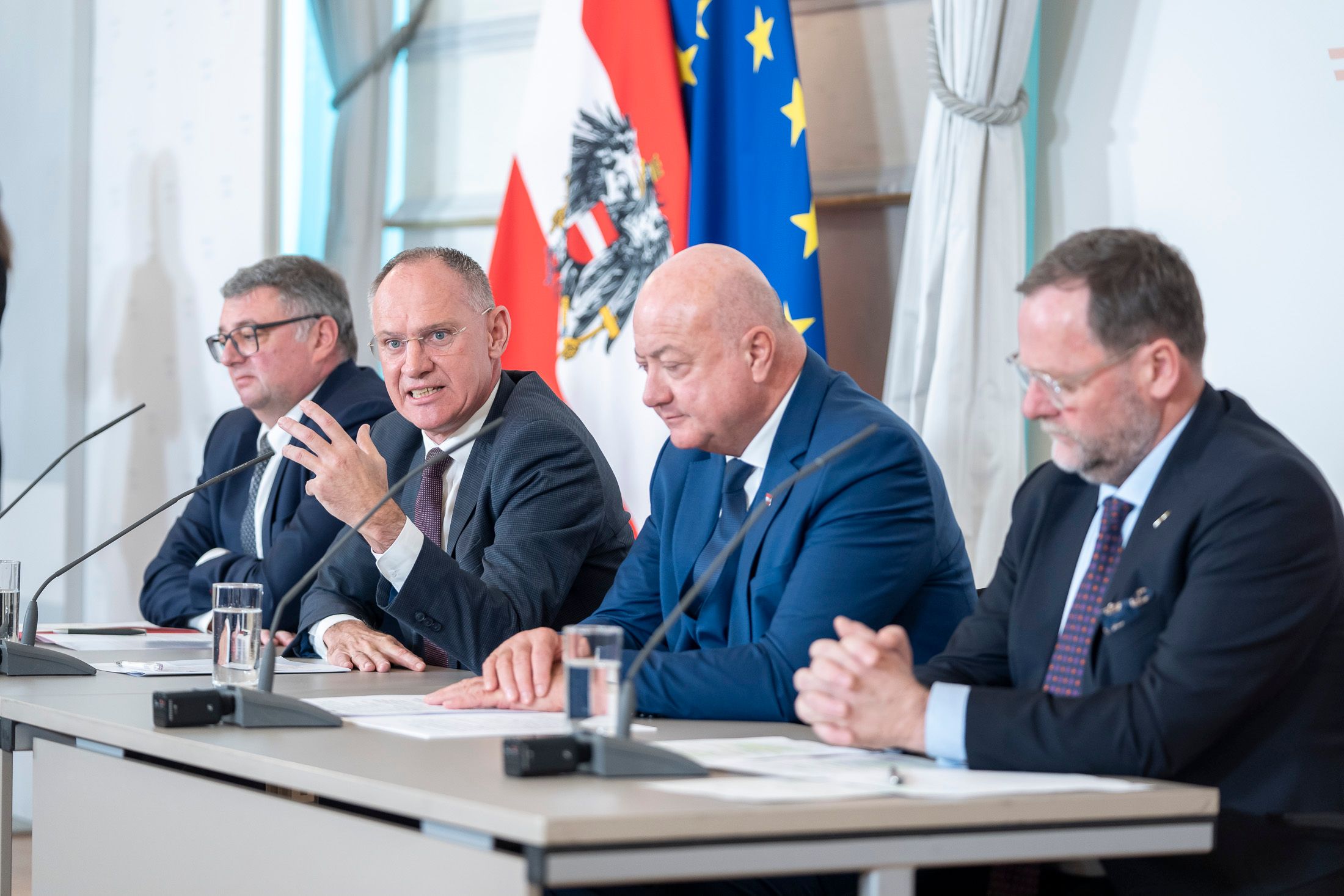 Gerhard Karner und Jörg Leichtfried präsentierten die Gesetzesnovelle. Archivbild.