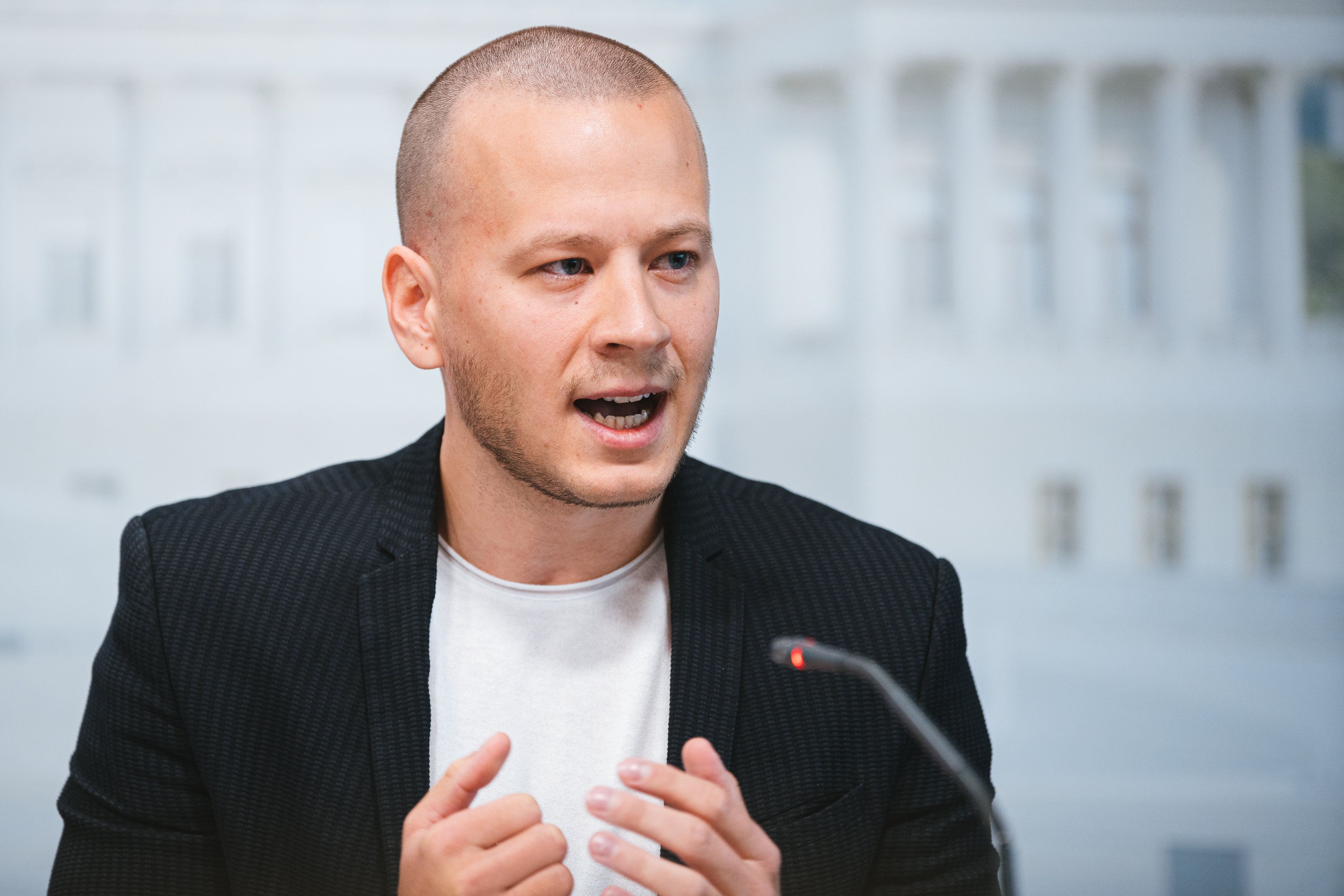 Der SPÖ-Abgeordnete Maximilian Köllner begrüßt das Vorhaben zur Gefährder-Überwachung.